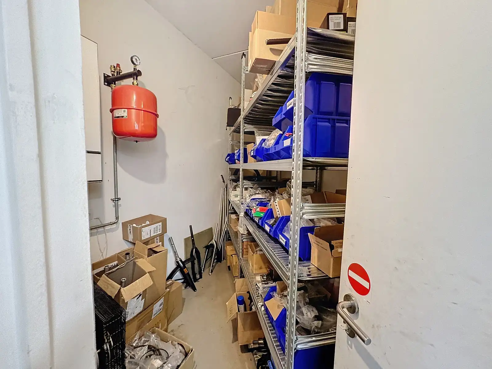 Zeer centraal gelegen ruime handelspand in hartje Brasschaat foto 17