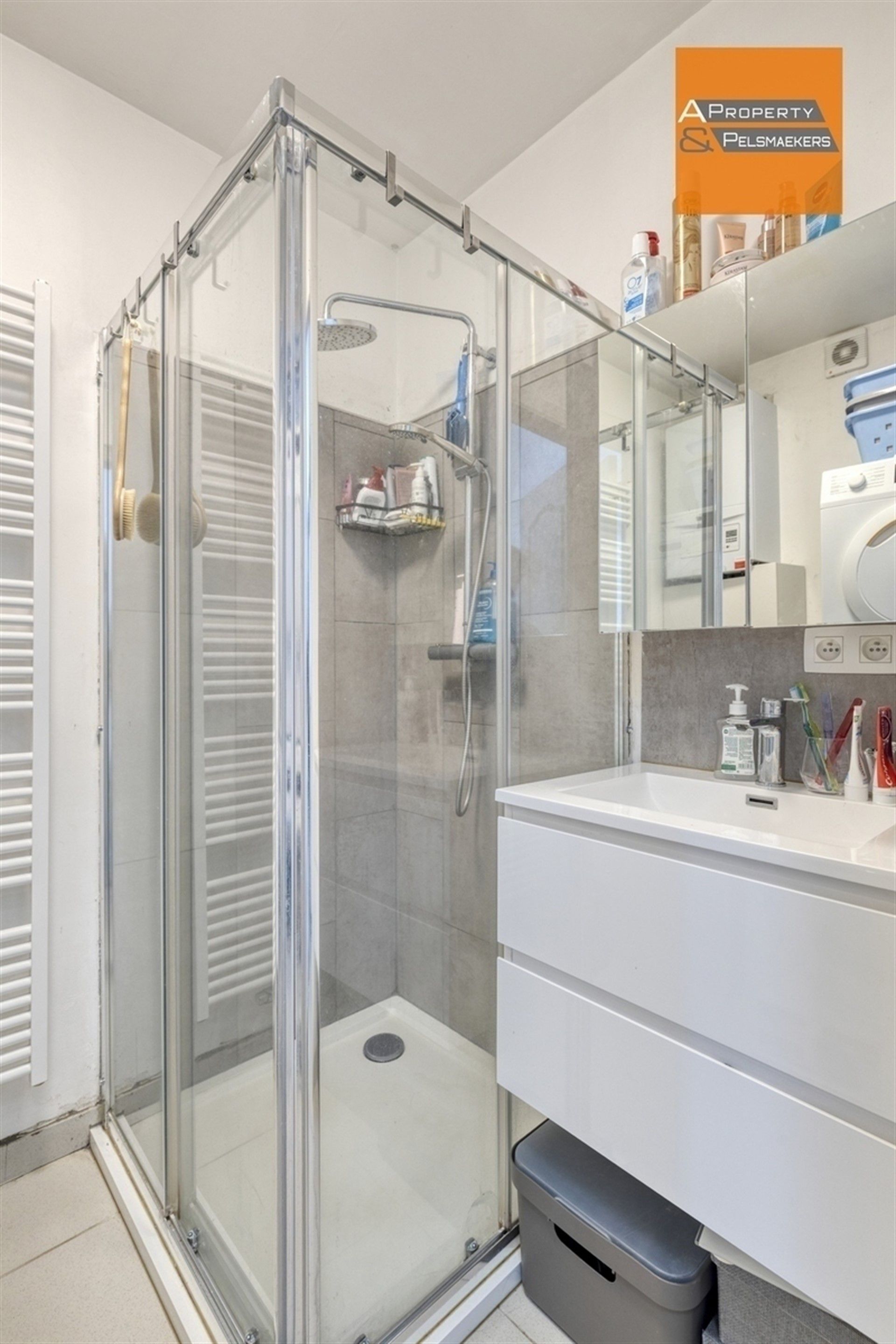 Gelijkvloers appartement met 2 slaapkamers 2 staanplaatsen en tuin foto 17