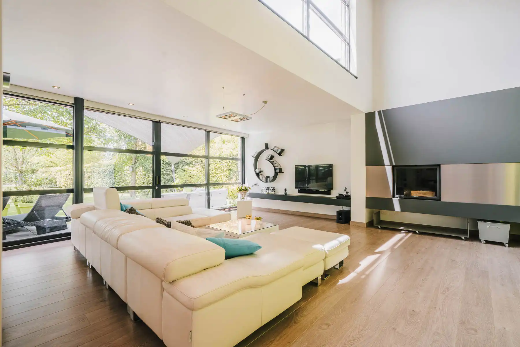 Stijlvolle, eigentijdse woning op een ruim perceel foto 11