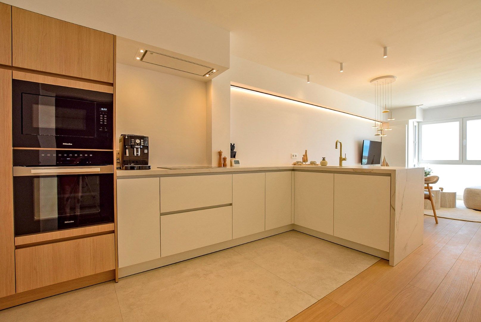 Totaal gerenoveerd appartement met FRONTAAL zeezicht te Koksijde -Bad.  foto 8