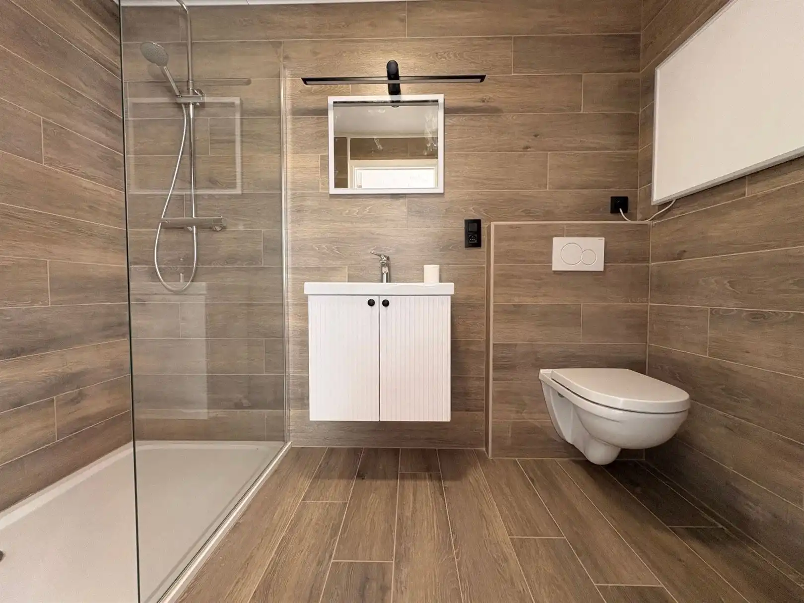 Gerenoveerde rijwoning met tuin foto 17