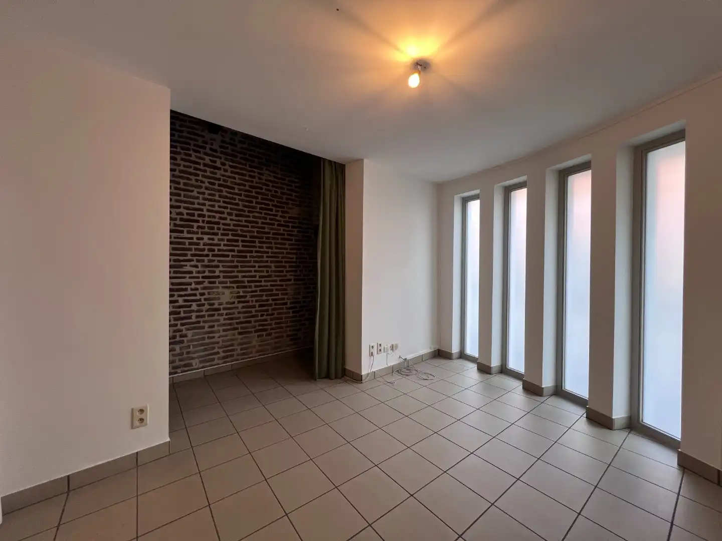 Ruime en lichtrijke woning met tuin te huur in Zomergem foto 7