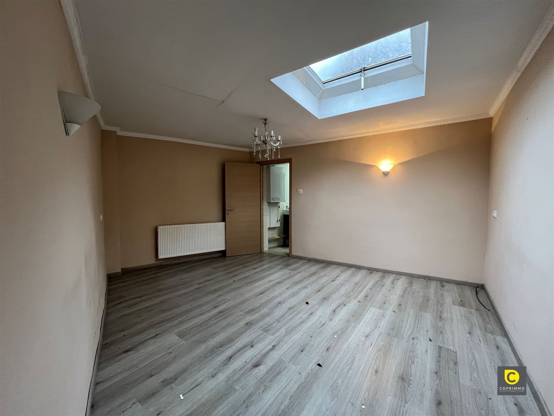 Grondig te renoveren woning op centrale locatie! foto 1