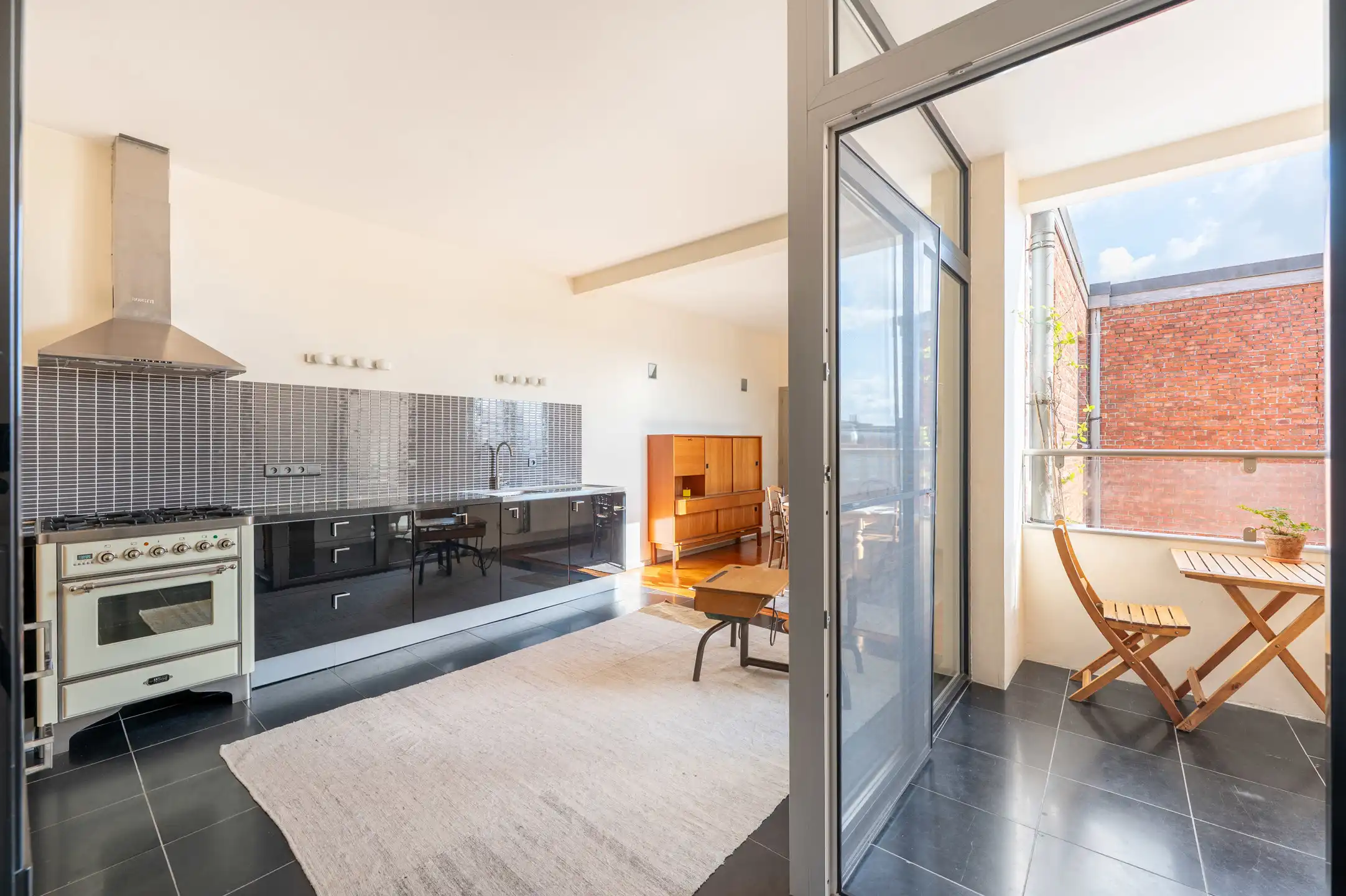 Charmant lichtrijk appartement met terras foto 5