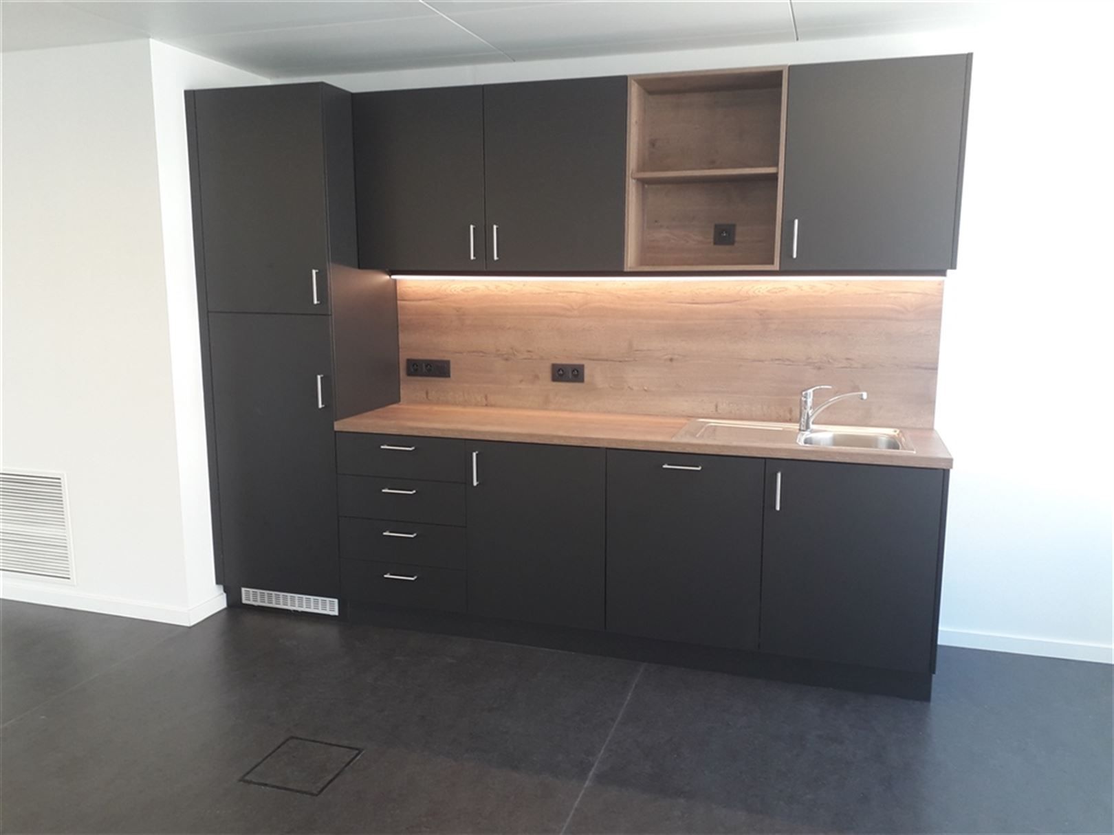 Volledig rerenoveerde kantoren te huur vanaf 150 m² foto 5