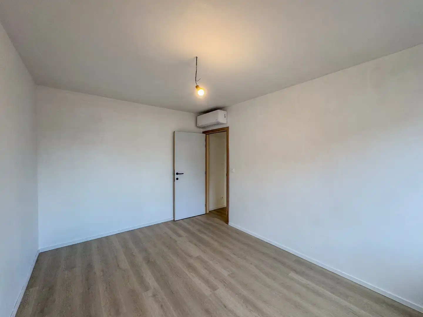 Gerenoveerde woning met 3 slaapkamers en gezellig stadstuin. foto 11