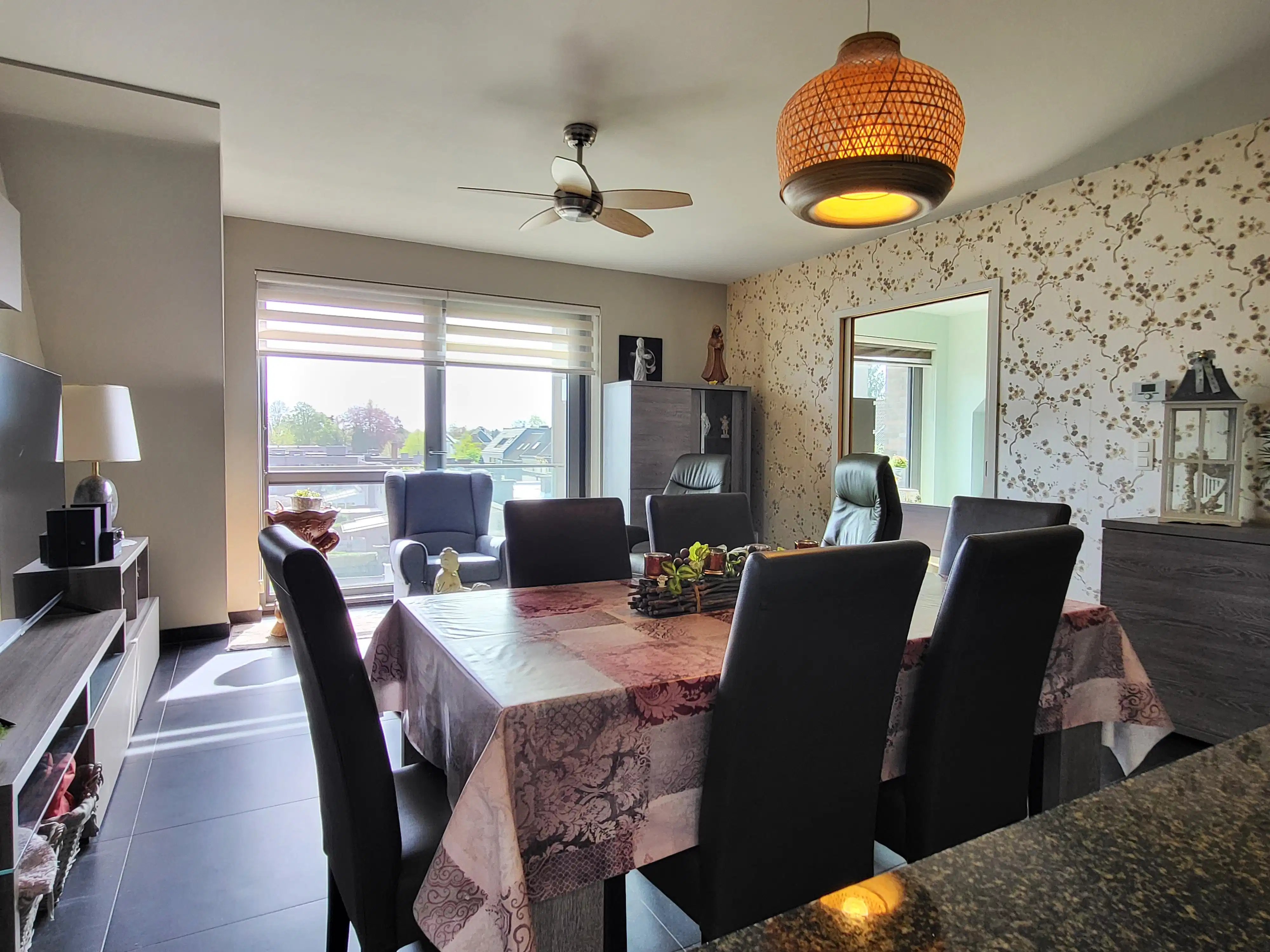 Instapklaar en energiezuinig appartement (66 m²) met zuidgerichte terrassen, ideaal gelegen in een rustige dorpsomgeving op wandelafstand van winkels, openbaar vervoer en scholen.  foto 11