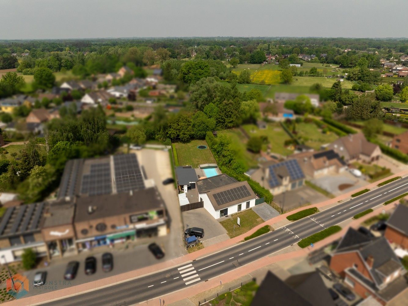 Gelijkvloerse woning met 3 slpkrs, ruime tuin en zwembad foto 22