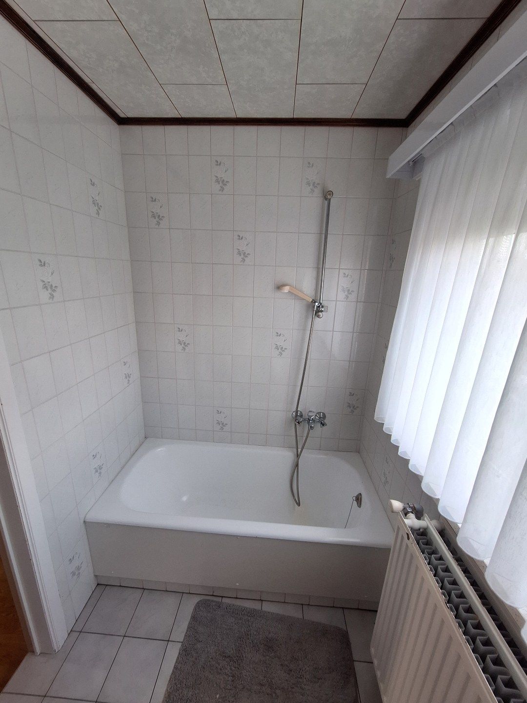 Halfopen woning met grote tuin in een rustige buurt foto 8