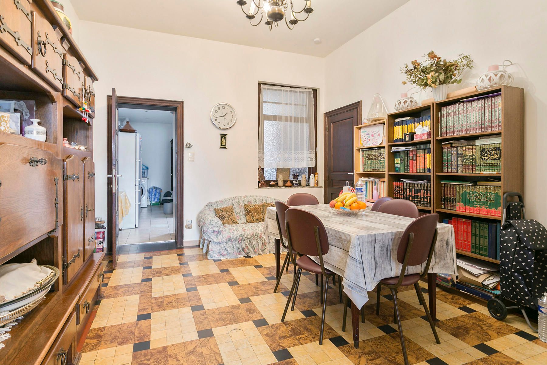 Karaktervol opbrengstgebouw op toplocatie in Ronse! foto 6