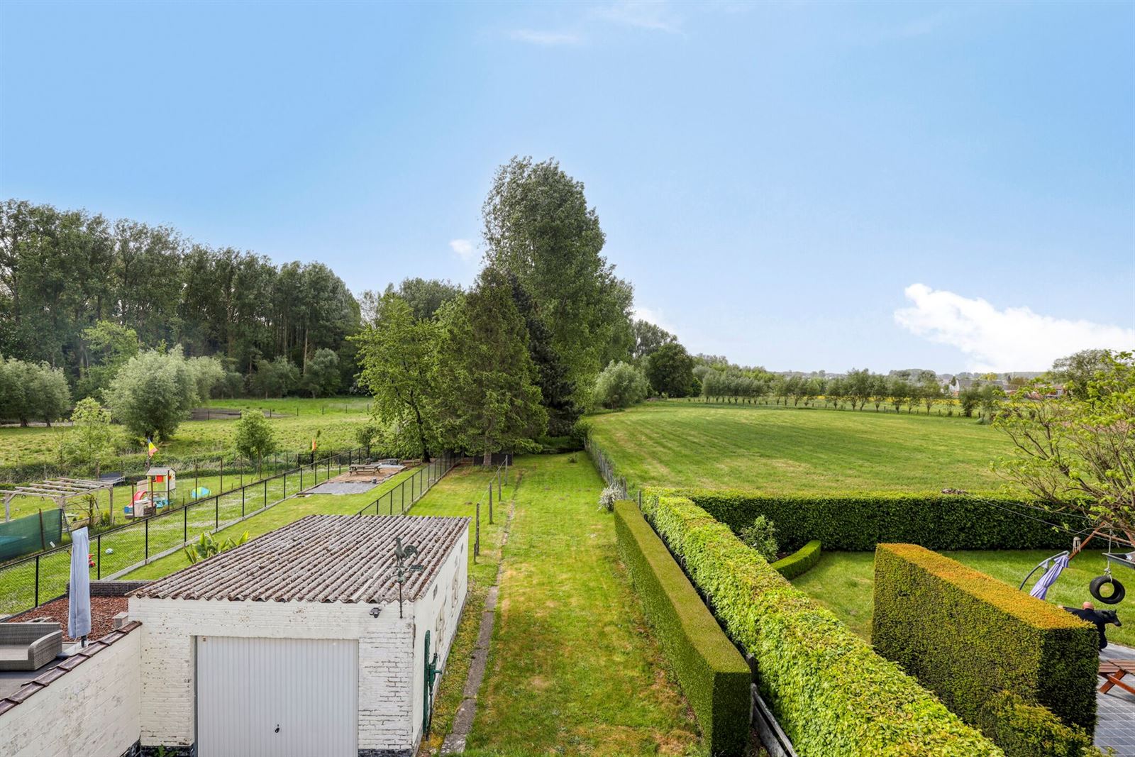 Driegevelwoning gelegen in groene omgeving foto 23