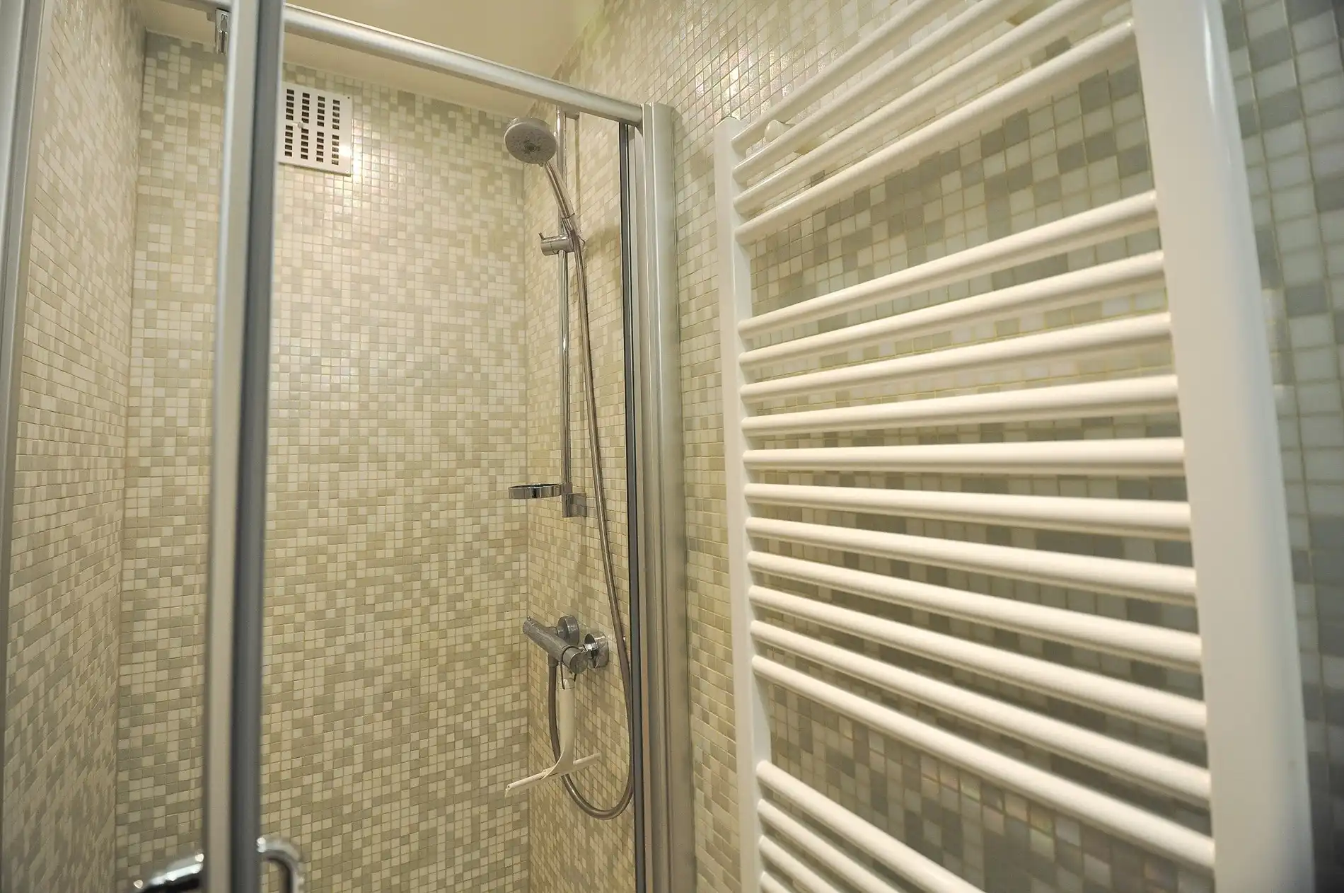 Topaanbieding – Uitzonderlijk ruim appartement gelegen in een stijlvolle residentie. foto 32