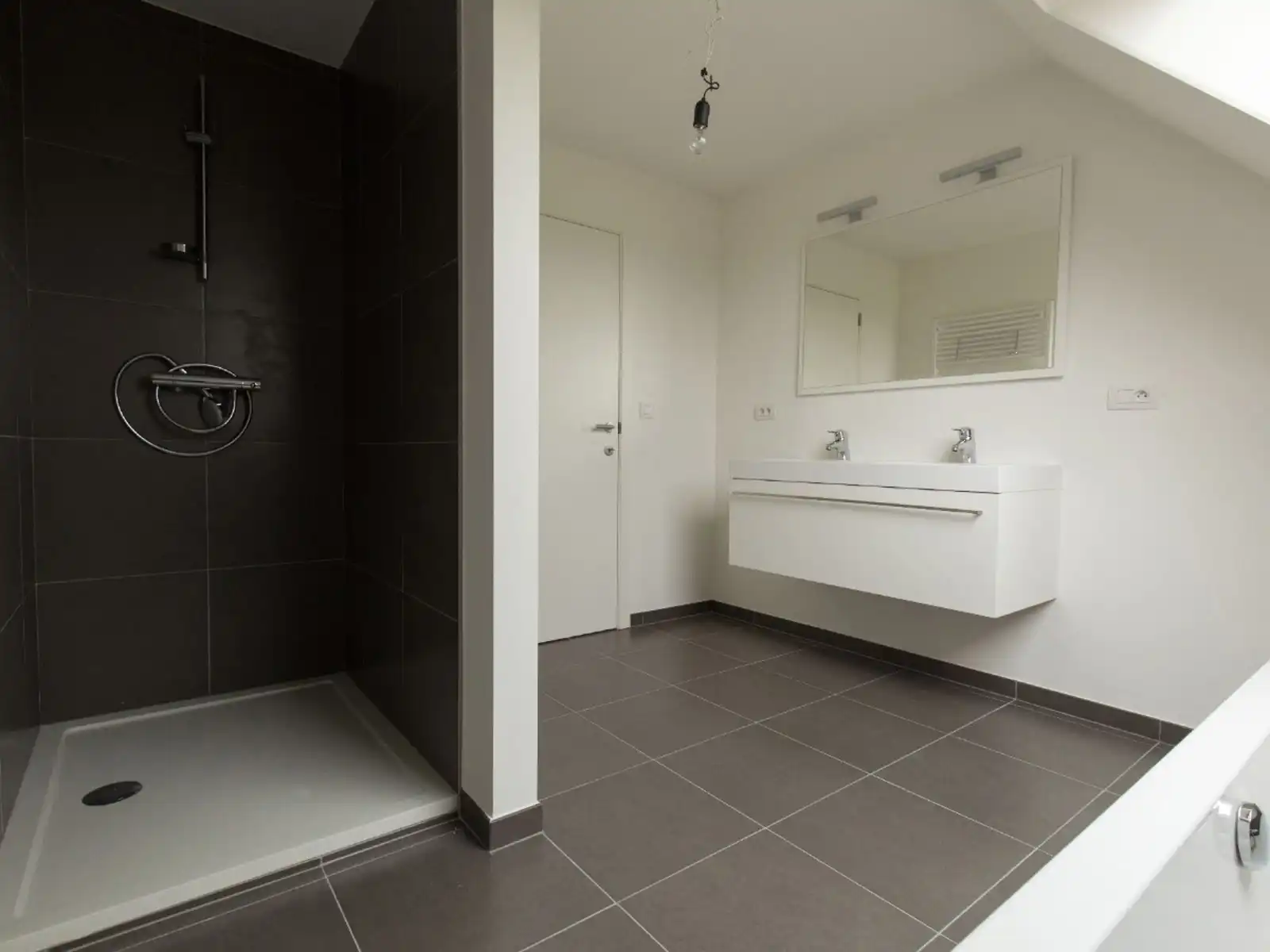 Gezinswoning met landelijk zicht, 3 slaapkamers, garage. foto 14