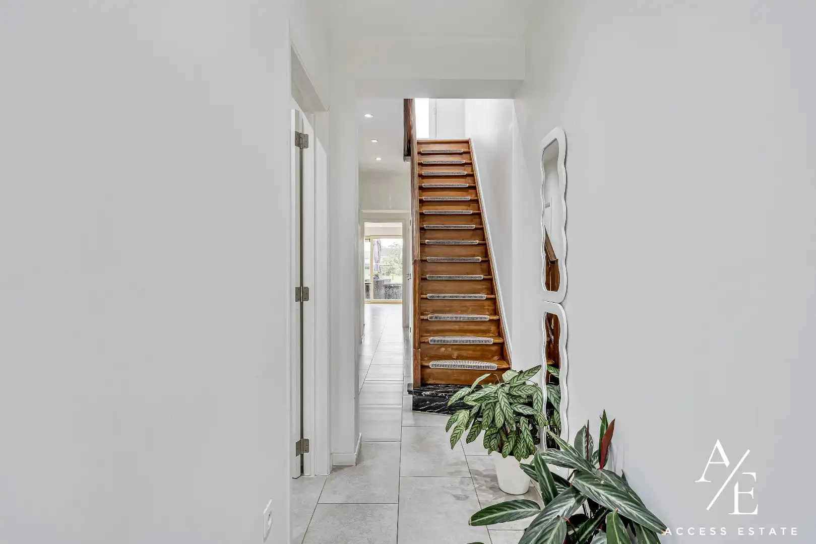 WICHELEN - Ruime vernieuwde woning met 4 slpk, 2 badk! foto 2