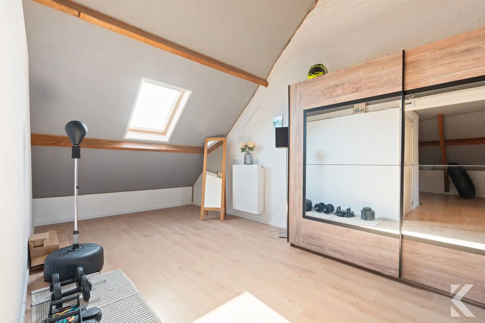 Gigantische, prachtig gerenoveerde woning met garage foto 16