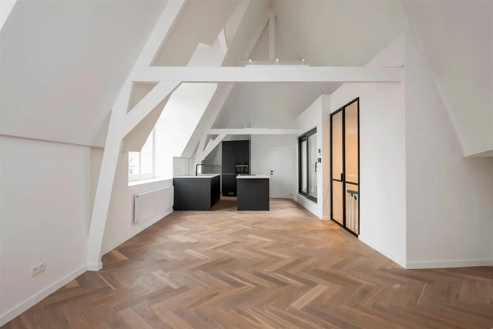 Majestueus burgerhuis met studio foto 26