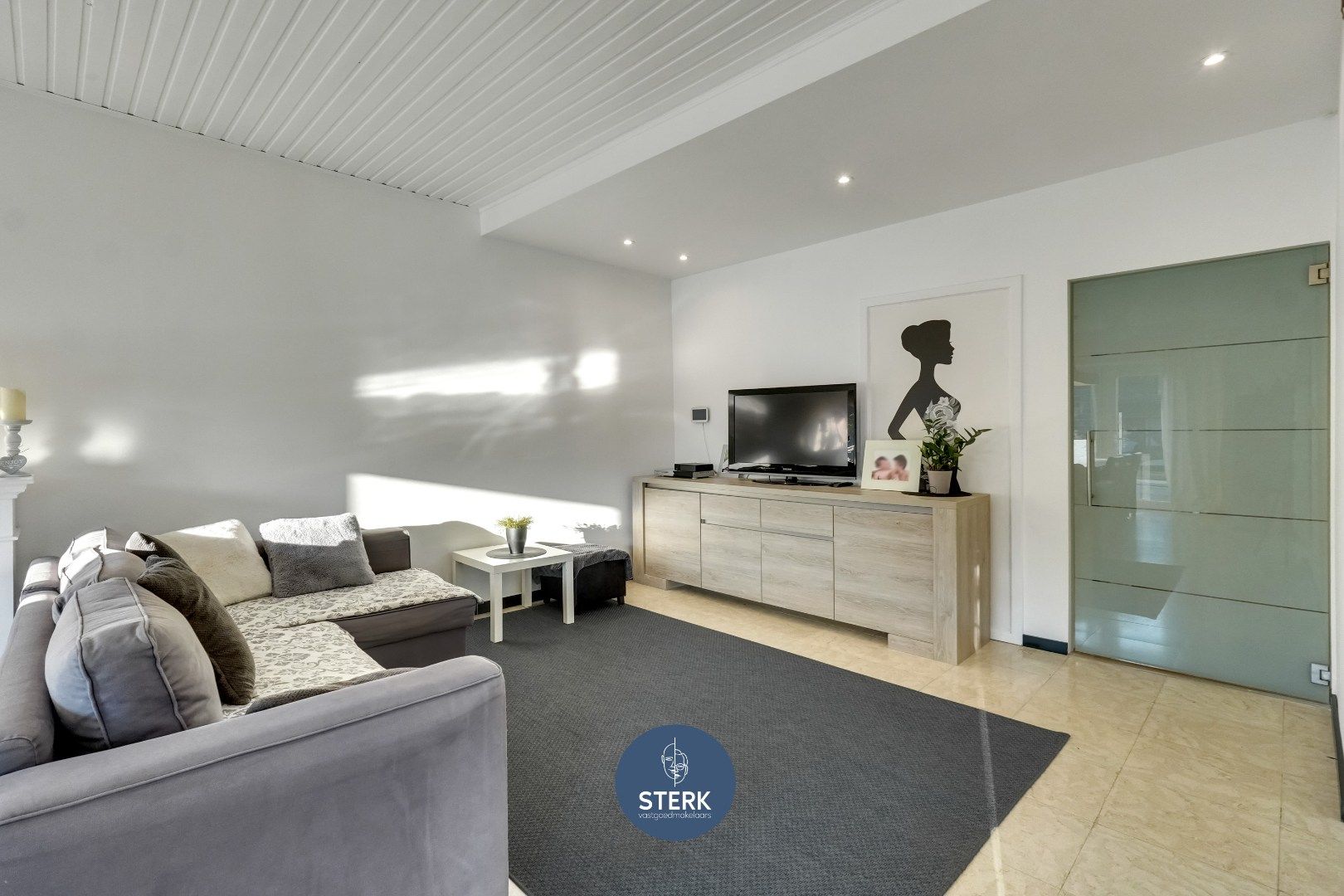 GELIJKVLOERSE WONING MET 4 SLPKS, 2 BADKAMERS EN GROTE TUIN TE ZUTENDAAL !  foto 6