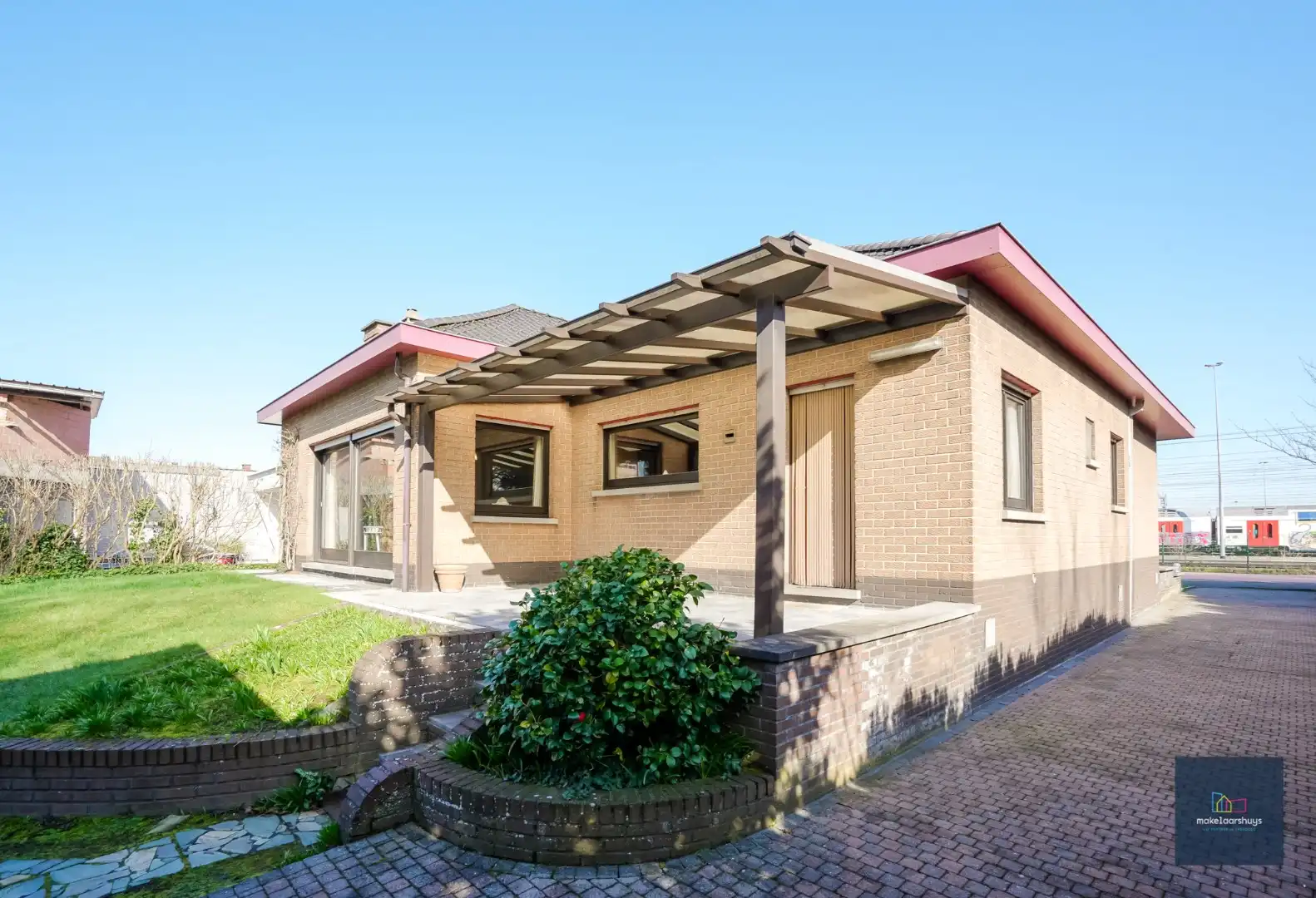 Ruime bungalow met garage op 1980m² grond  foto 21