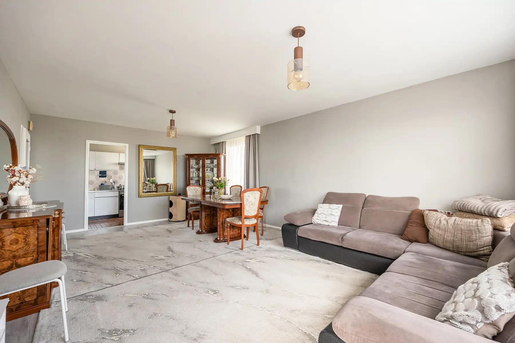 Ruim 3-slaapkamerappartement met panoramisch uitzicht foto 2