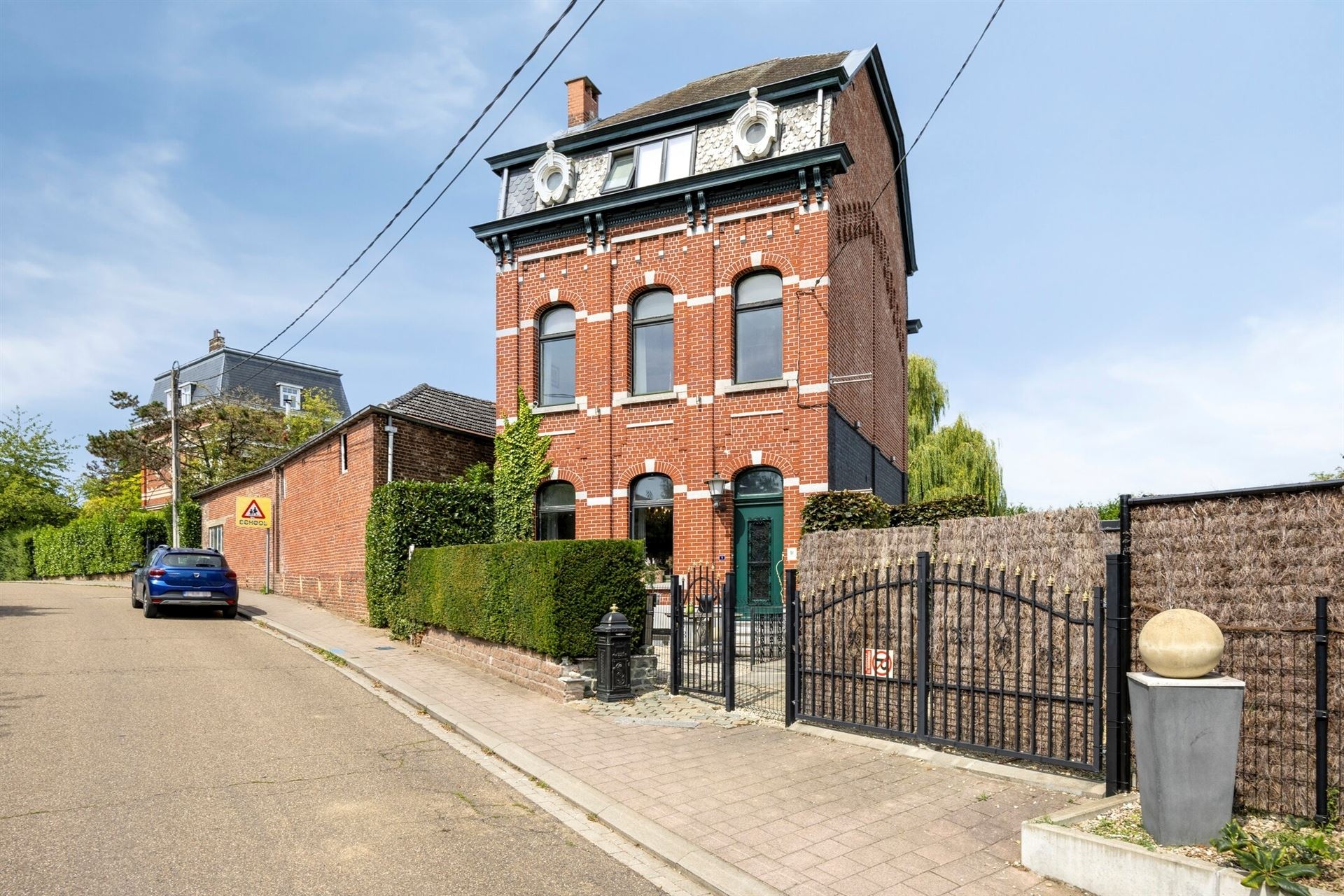 Prachtig gerenoveerde serristenwoning op prima locatie nabij centrum foto 2