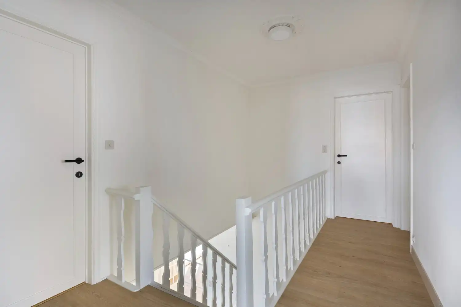 Bedrijfspand met woning en loods. foto 17
