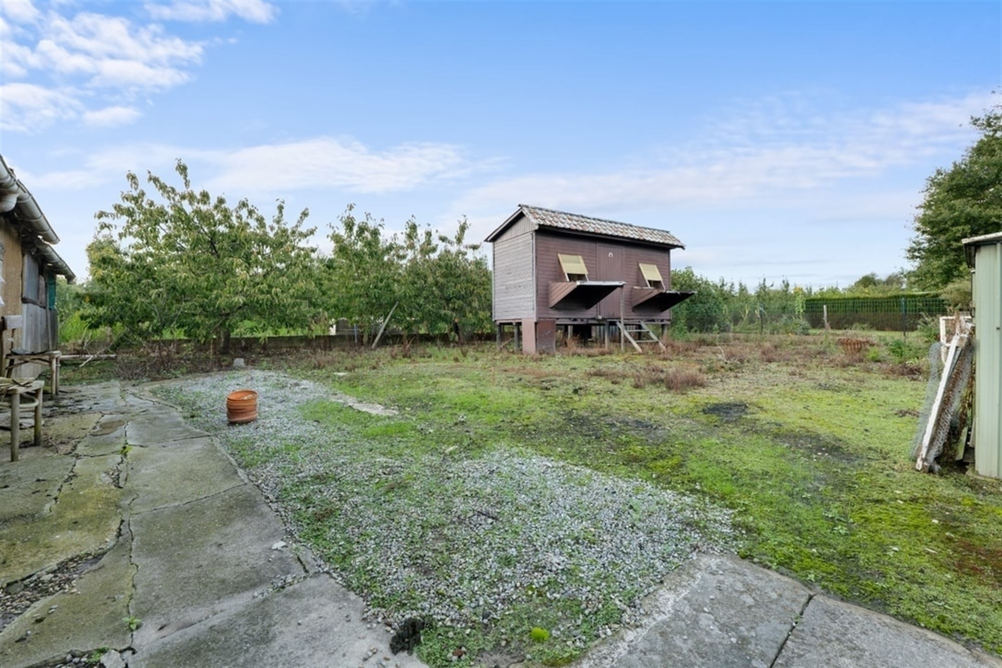 OP TE FRISSEN GEZINSWONING MET GROTE GARAGES OP EEN MOOI PERCEEL VAN 16A80CA foto 30