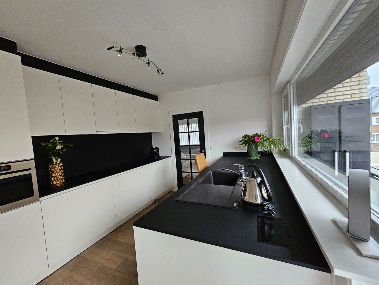 Gerenoveerd appartement met 3 slaapkamers, 2 terrassen en garage in Uikhoven aan de Maas! foto 7