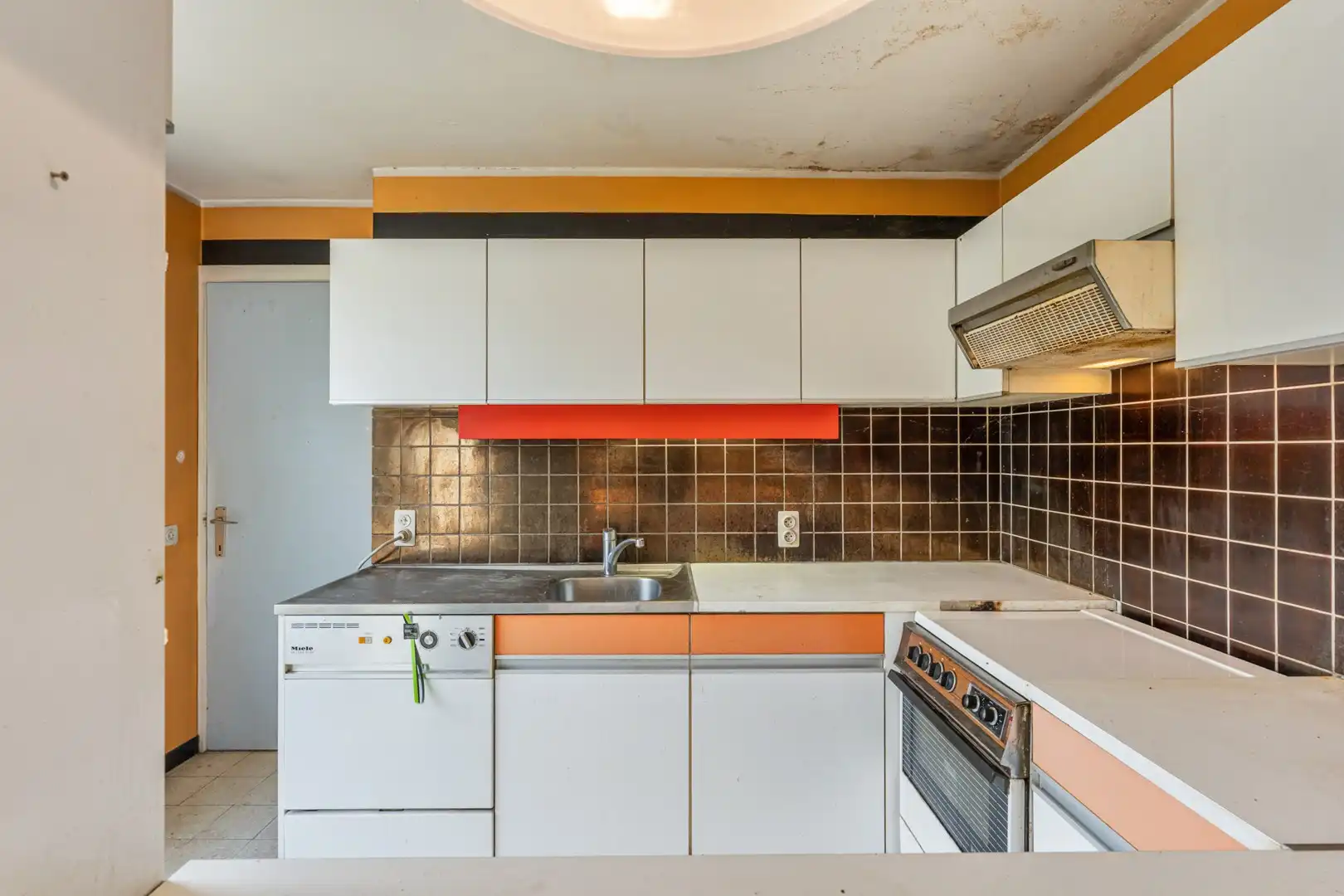 Karaktervolle patio-bungalow met renovatiepotentieel in doodlopende straat te Herent foto 8