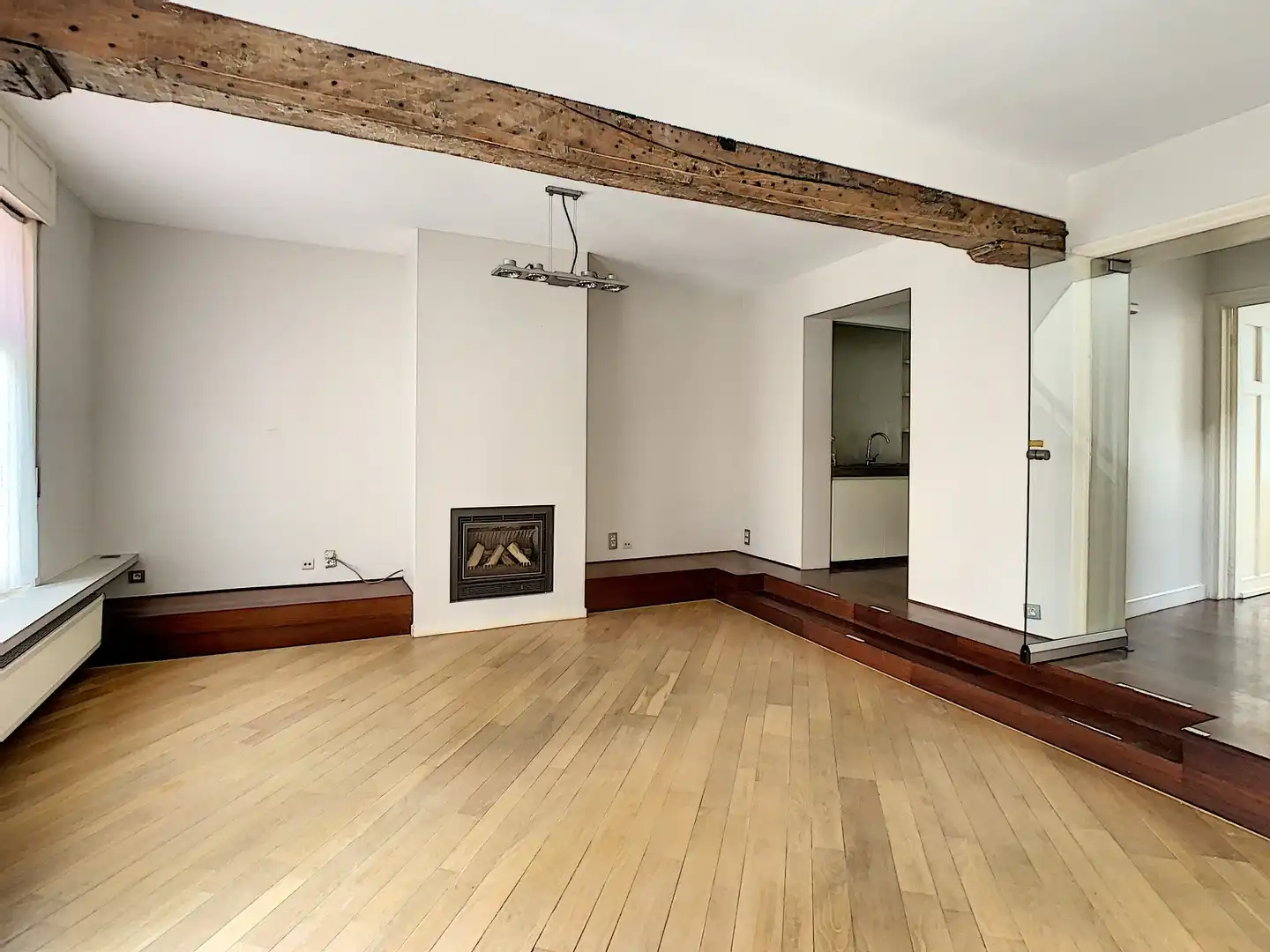 Welgelegen handelspand met ruim appartement. foto 7