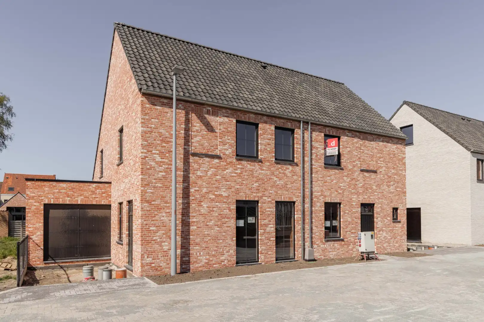Ruime energiezuinige halfopen bebouwing met 4 slpk’s foto 2