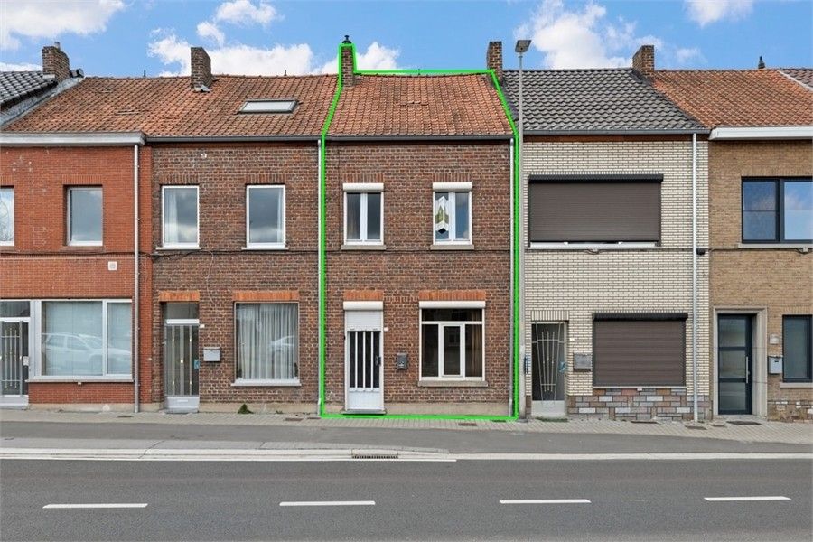 Hoofdfoto van de publicatie: TE RENOVEREN RIJWONING VLAKBIJ HET CENTRUM VAN SINT-TRUIDEN