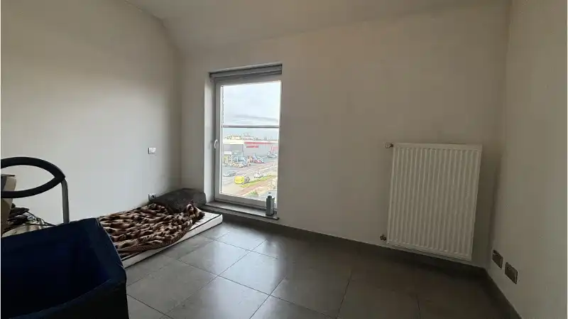 Instapklaar 2-slaapkamerappartement met TERRAS en AUTOSTANDPLAATS te huur in Torhout foto 6