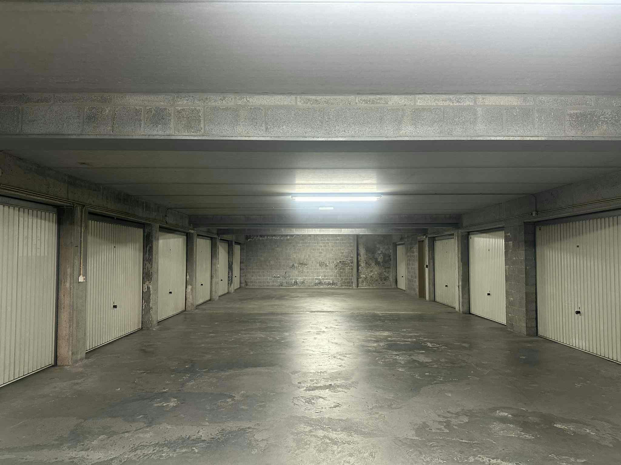 Gesloten garagebox te koop op topligging in Middelkerke! foto 9
