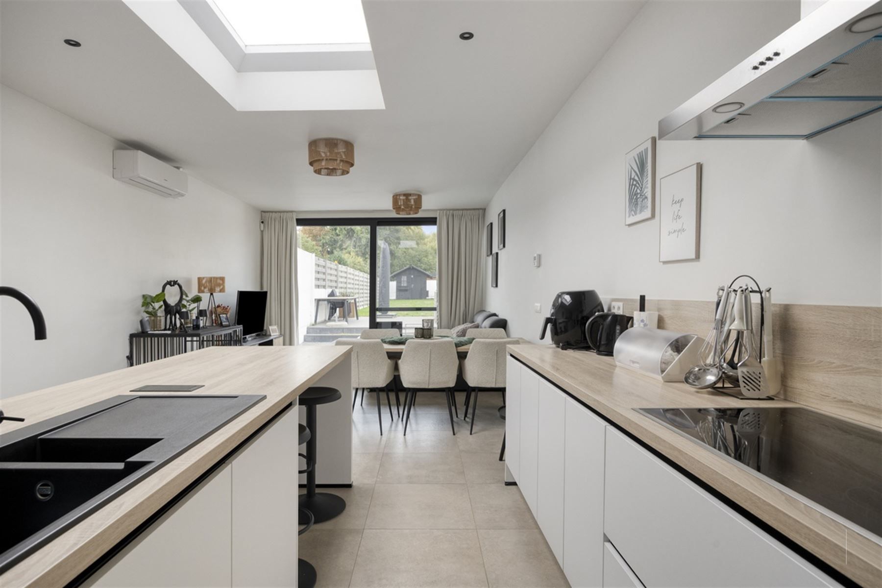 Totaal gerenoveerde woning met tuin foto 4