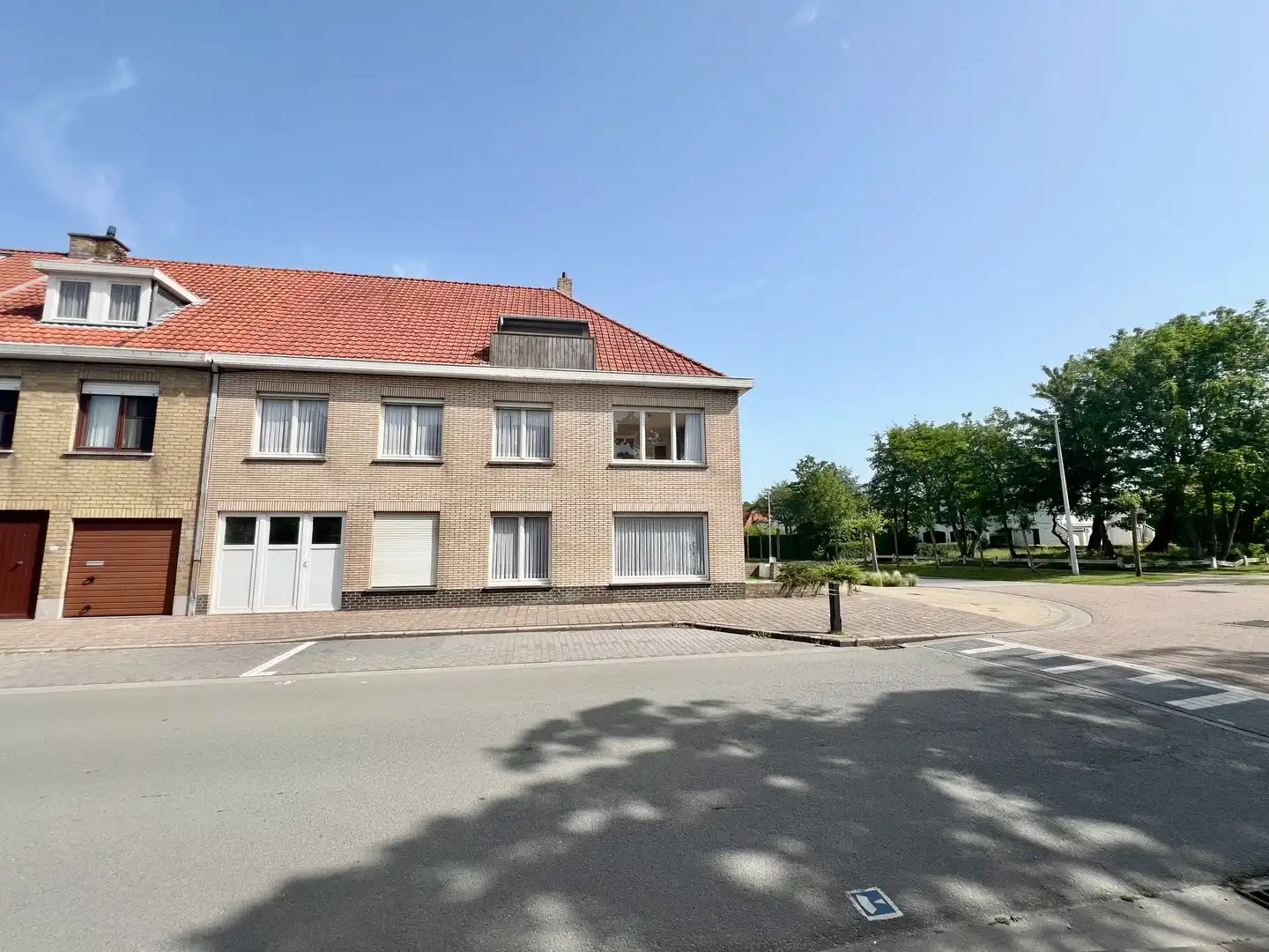 Te renoveren hoekwoning aan de rand van het Zoute. foto 2