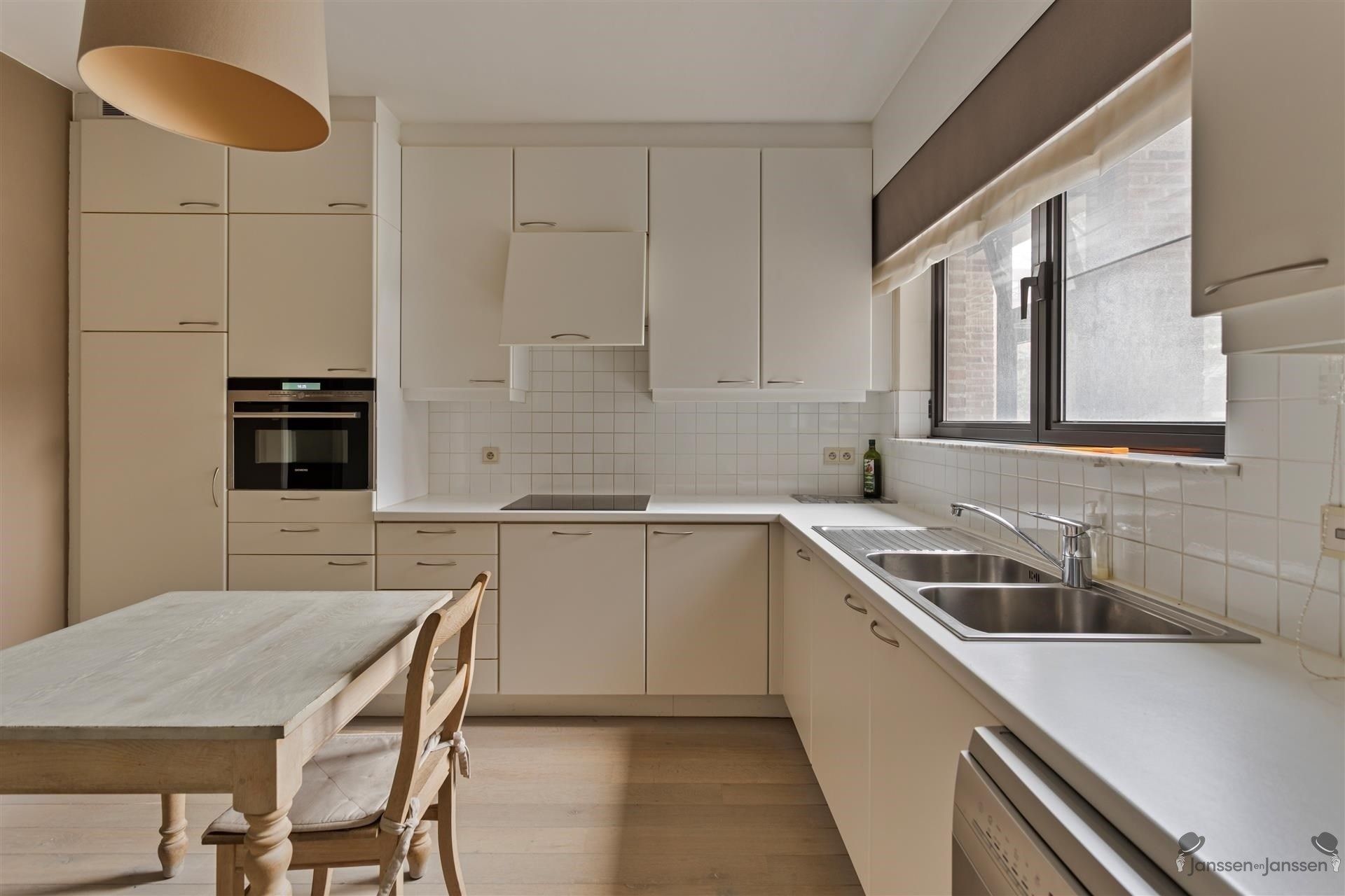 Uitzonderlijk ruim gelijkvloers appartement met 3slaapkamers foto 7