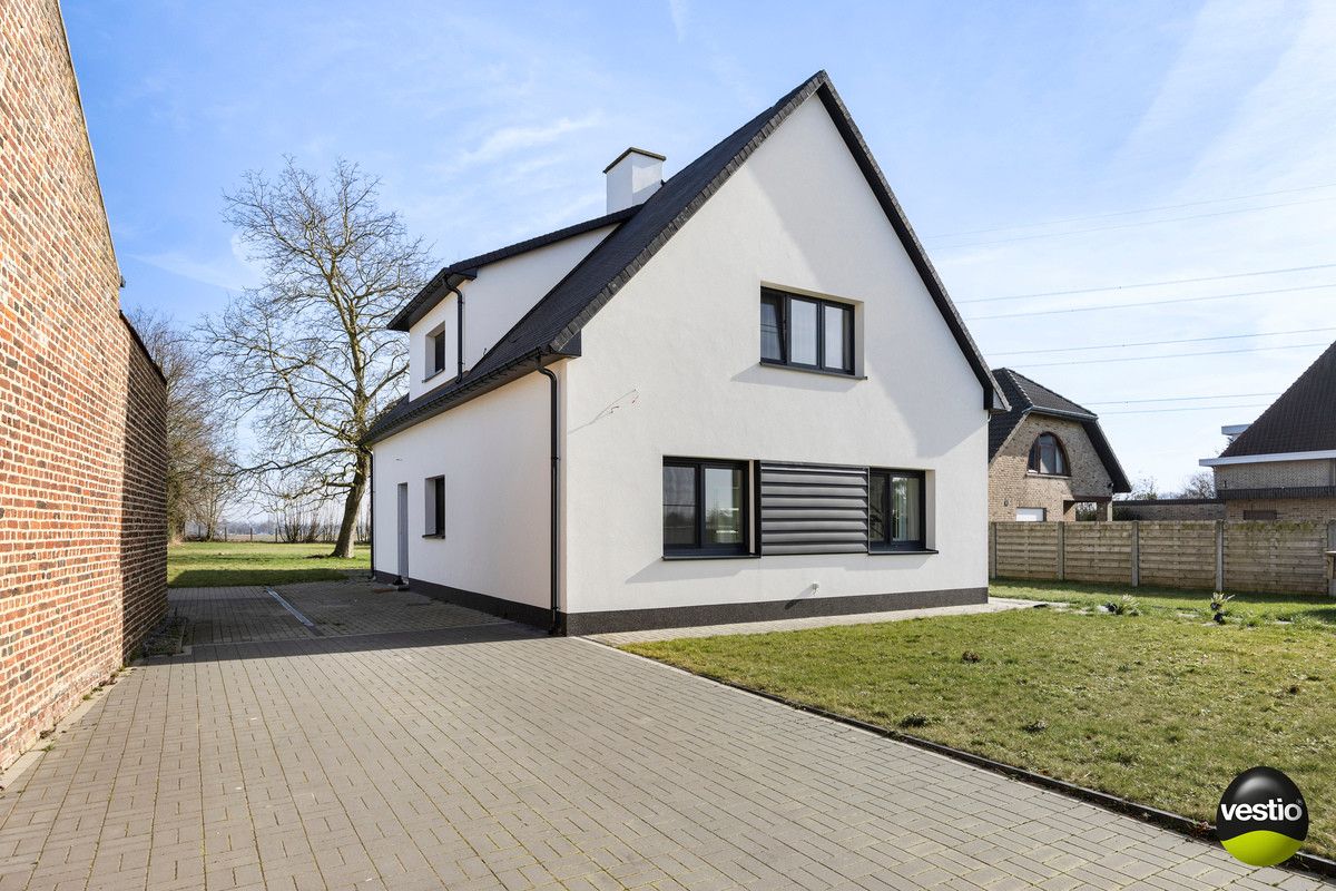 RUIME RUSTIG GELEGEN WONING MET 3 SLK EN POLYVALENT BIJGEBOUW OP 23A75CA. foto 39