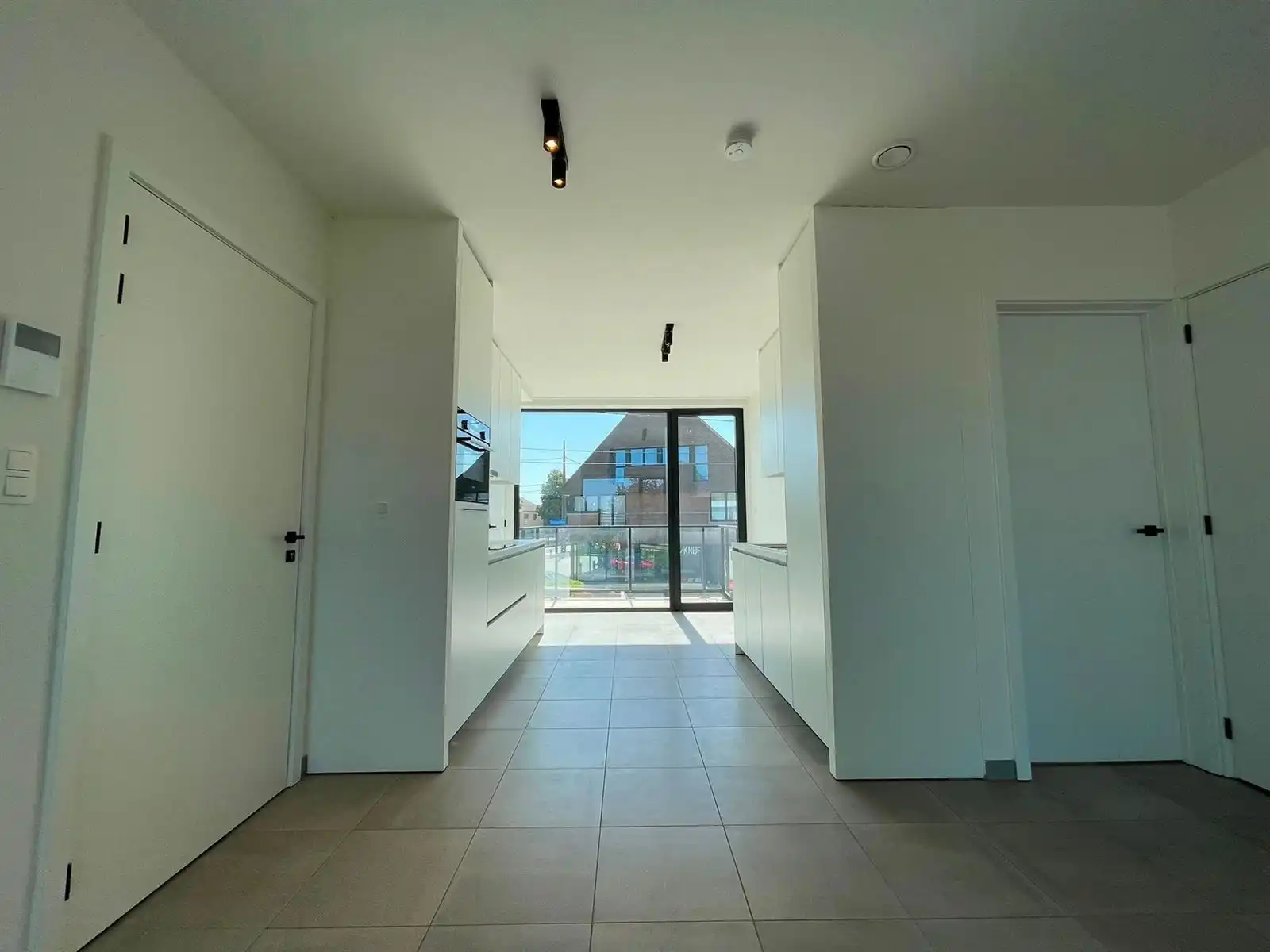 Appartement met 2 slaapkamers , terras en garage foto 3