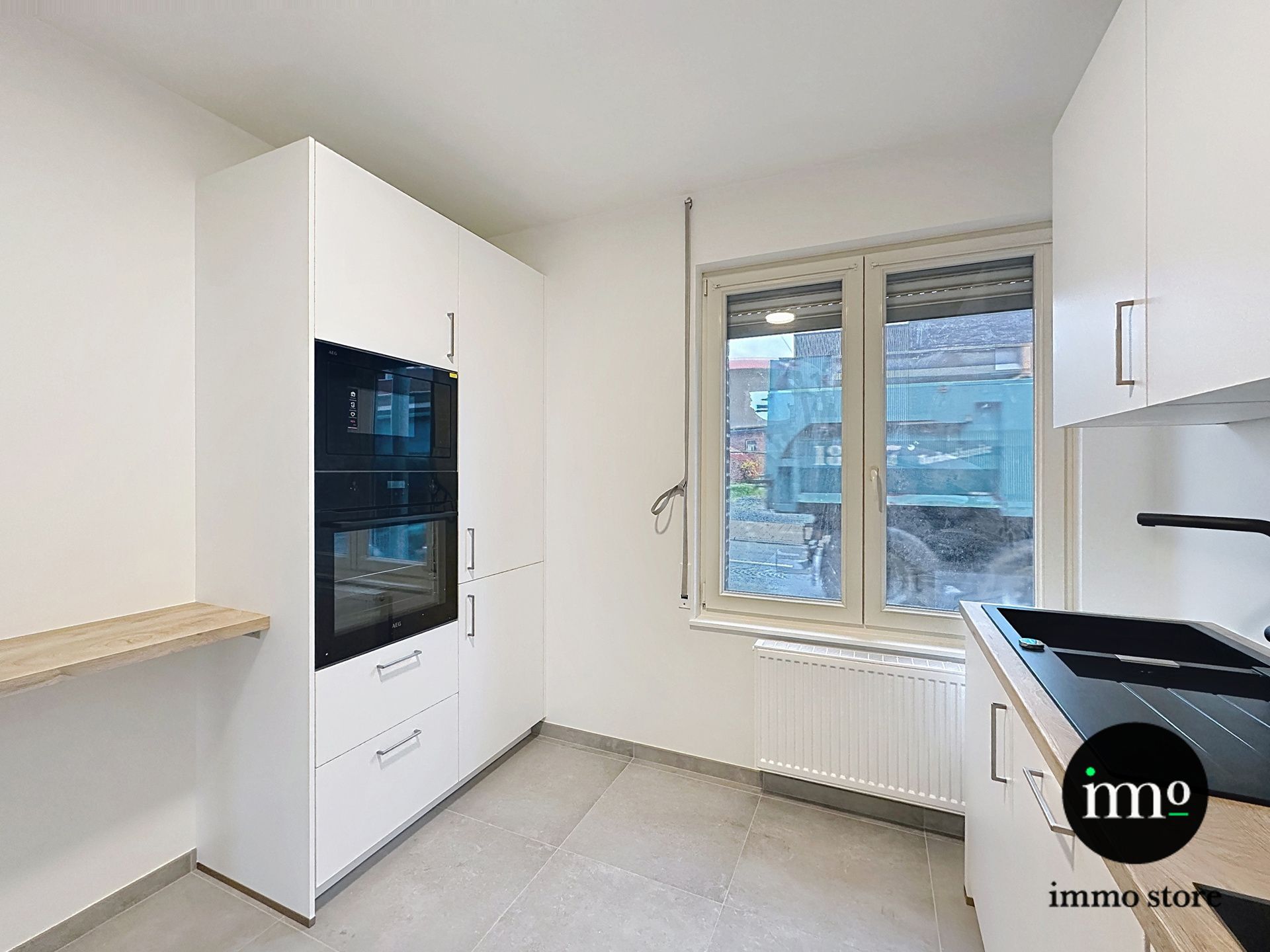 Volledig gerenoveerde gezinswoning met 3 slaapkamers, garage en nieuw aan te leggen tuin in hartje Sint-Ulriks-Kapelle foto 7