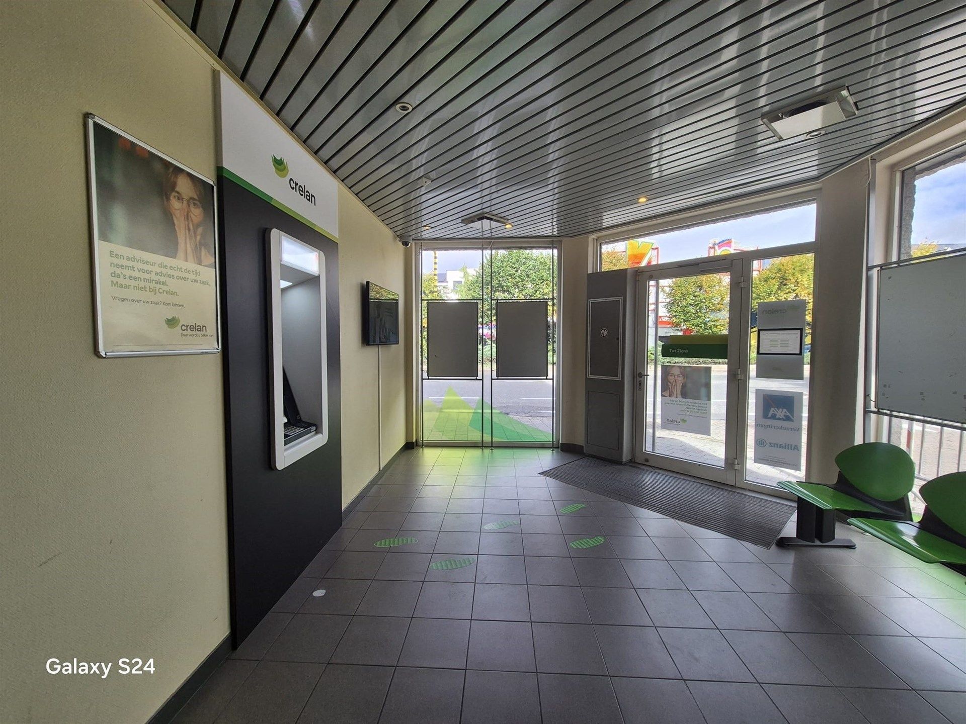 Ruim handelspand te huur – voormalig bankkantoor.  foto 2