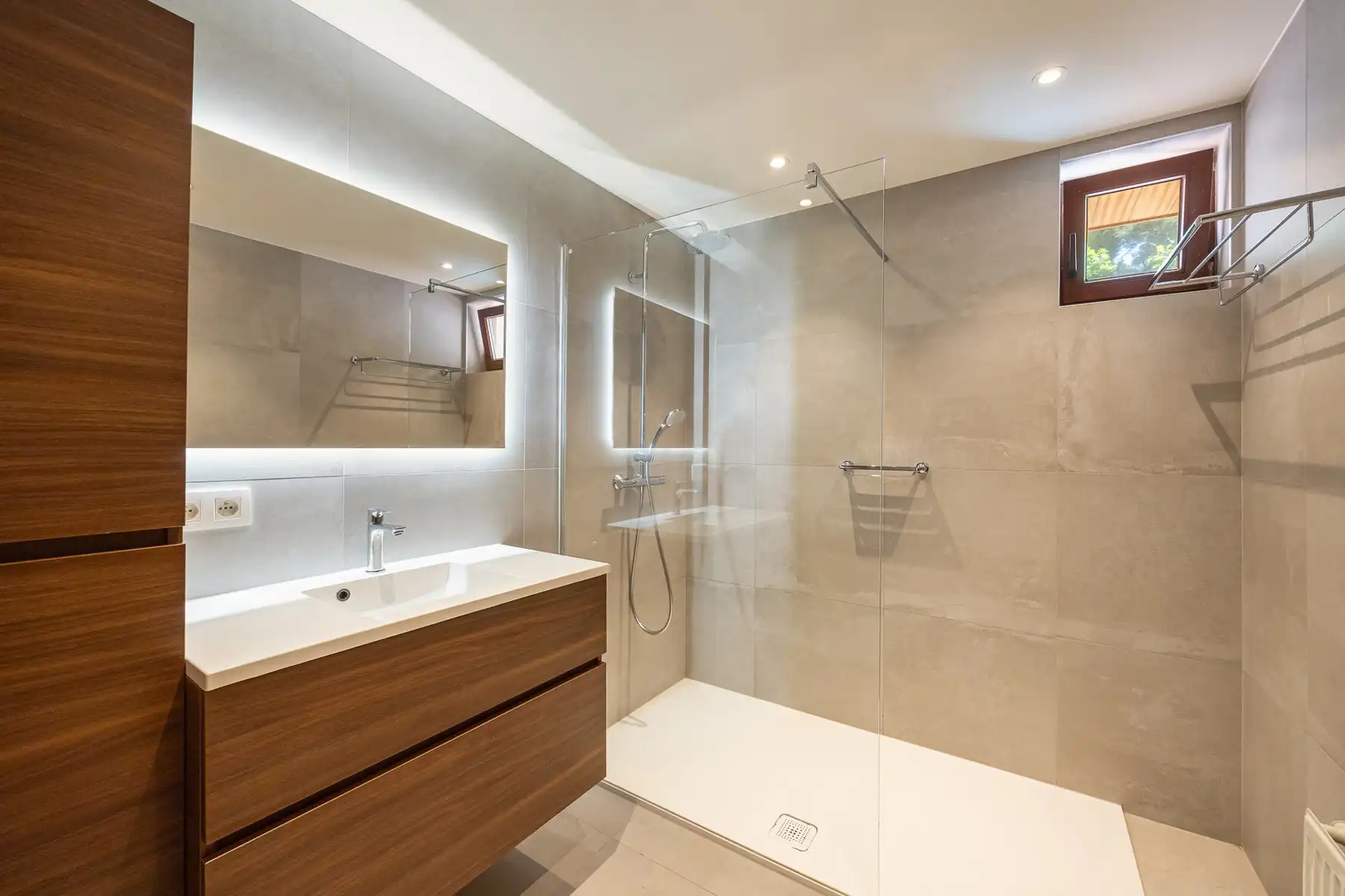 Gerenoveerde villa met 6 slpk, praktijk, zwembad op 1.867m² foto 23