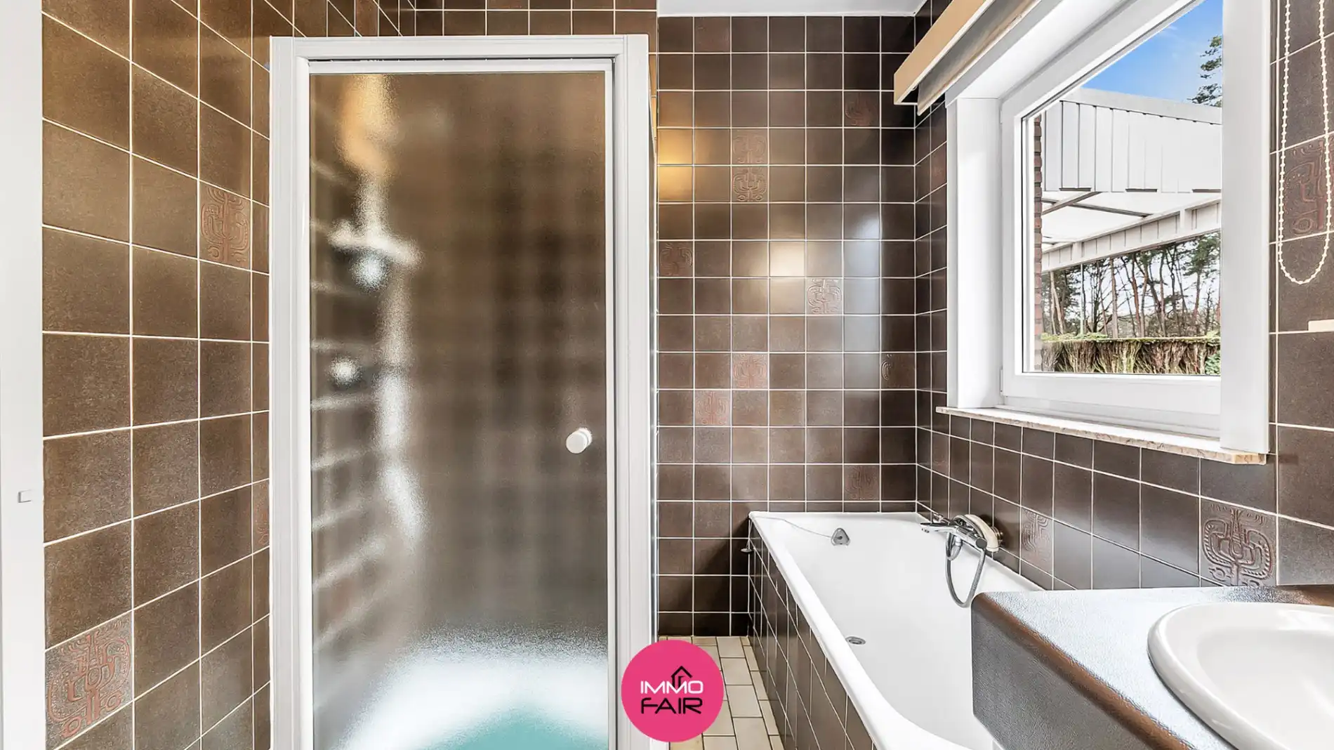 Charmante bungalow met veel potentieel, op een rustige ligging in het groene Gellik foto 10