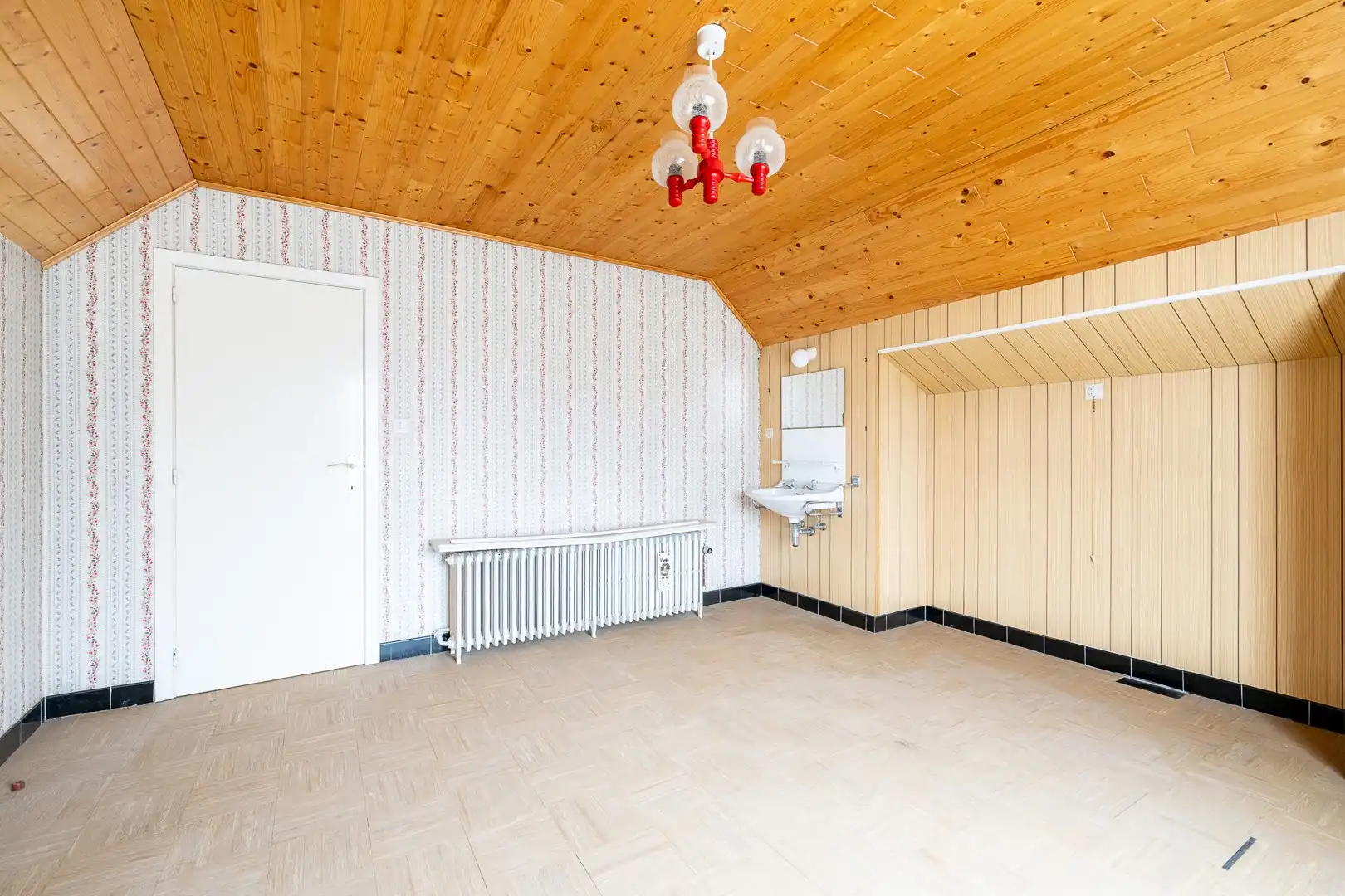 Woning met vernieuwde loods in Gits foto 12