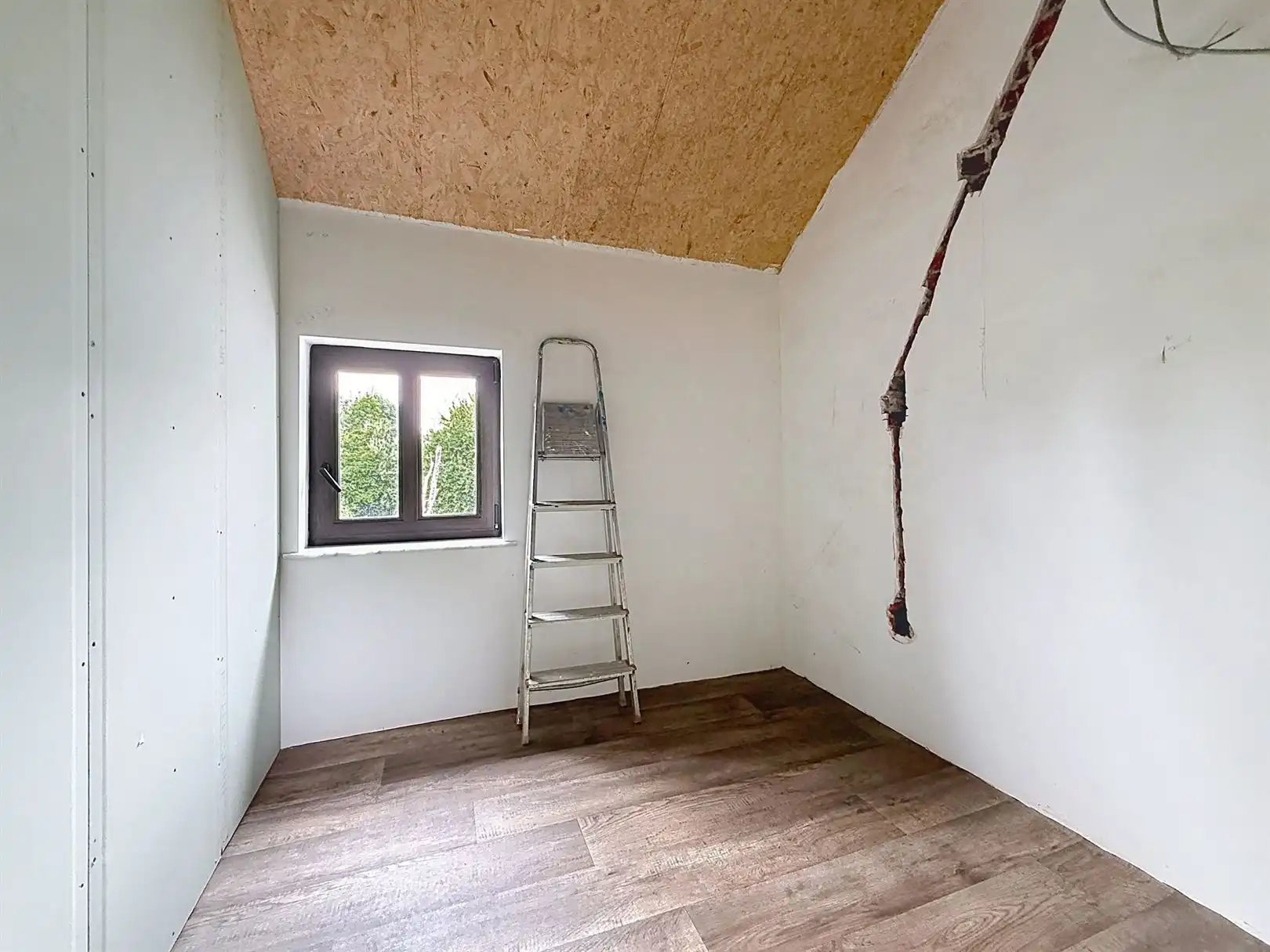 Ruime rijwoning met 5 slkps, inrichtbare zolder, tuin, 5a 47ca foto 28