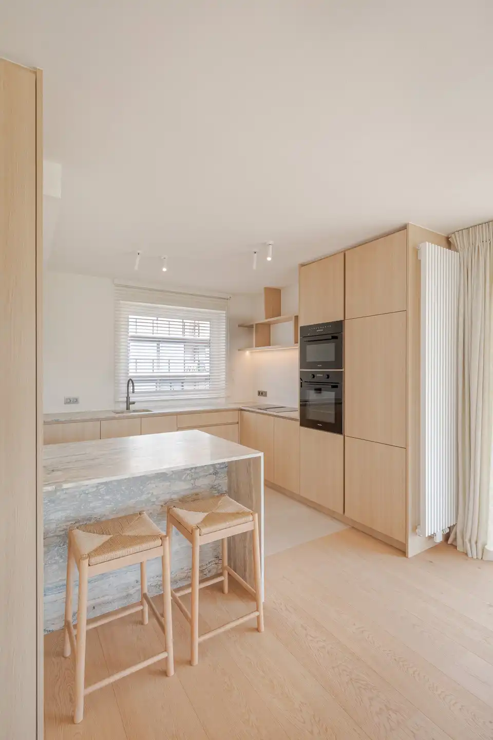 Prachtig gerenoveerd appartement in villaresidentie te Duinbergen foto 15