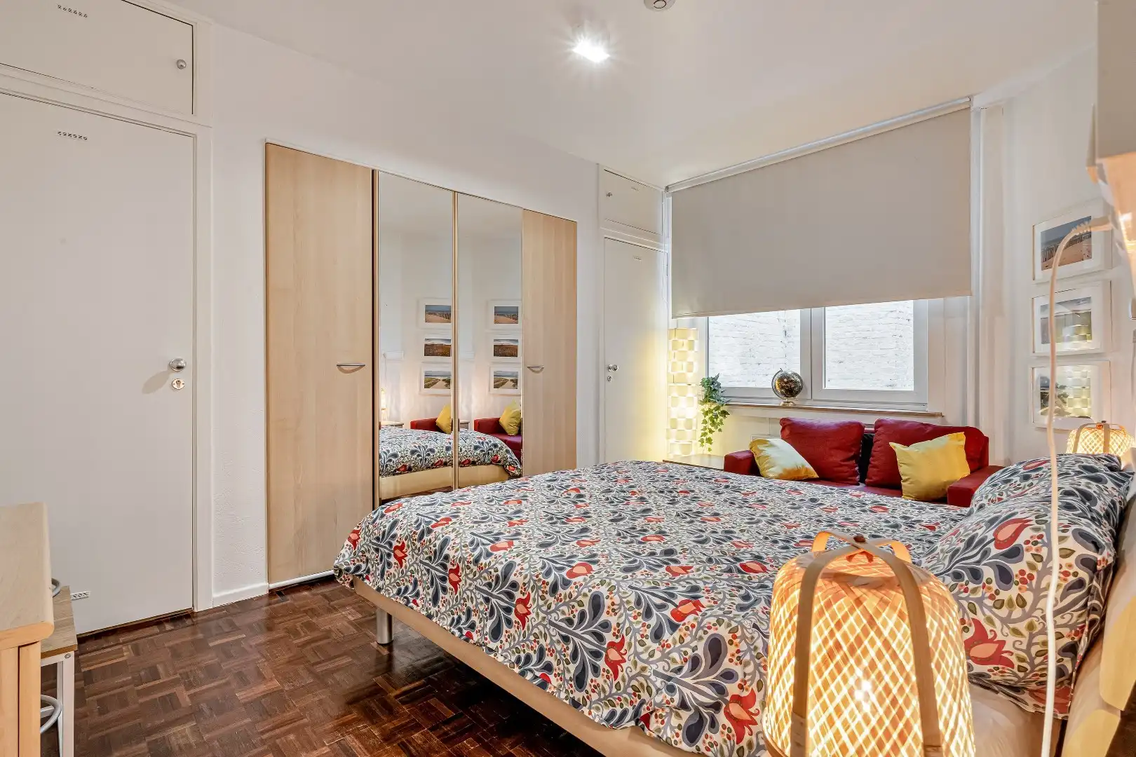 Ruim gerenoveerd 3 slaapkamer appartement met frontaal zeezicht op absolute toplocatie aan de Zeedijk in Blankenberge foto 5