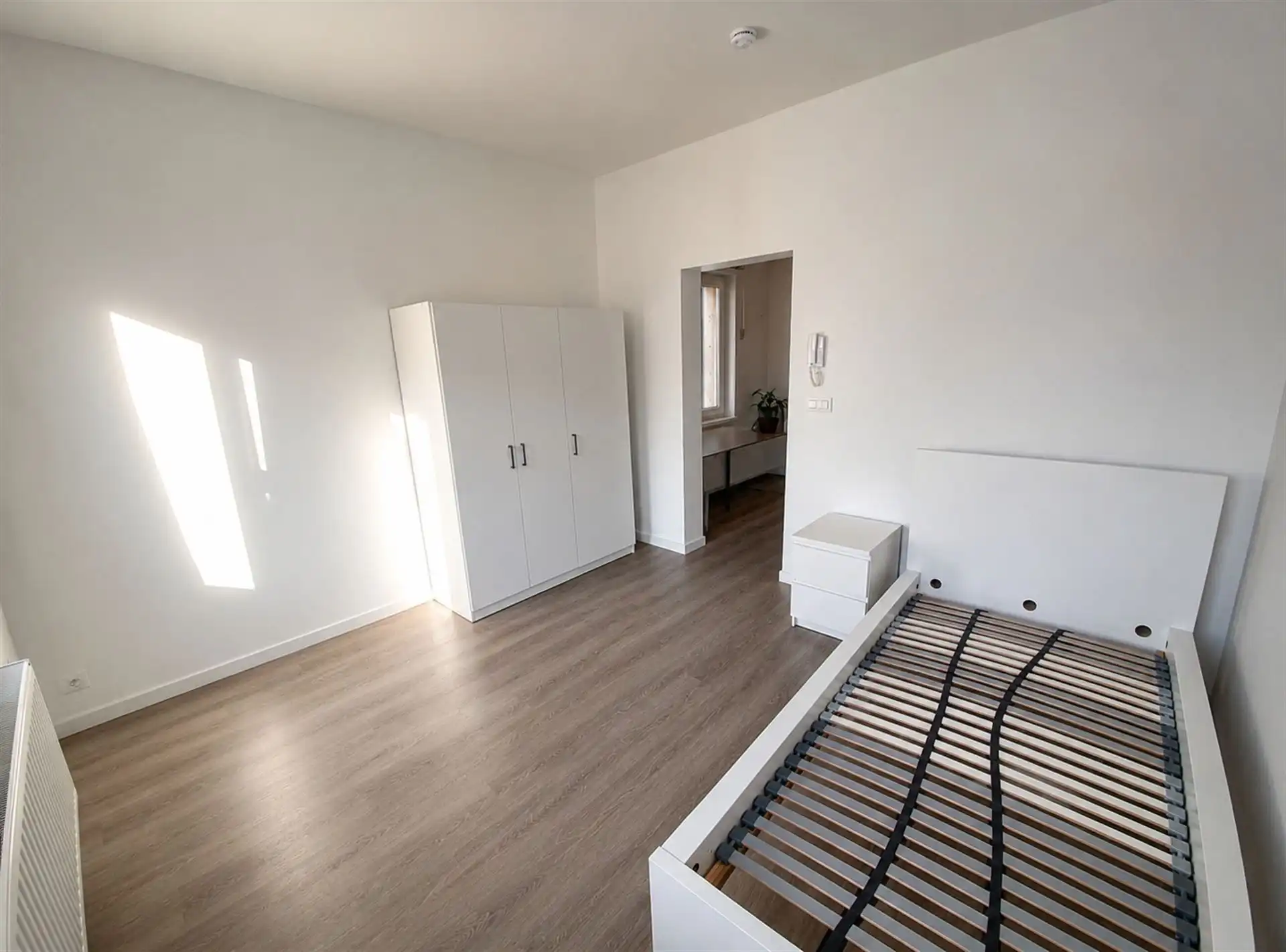 Studentenhuis met 5 koten met eigen badkamer en gem. keuken. foto 3