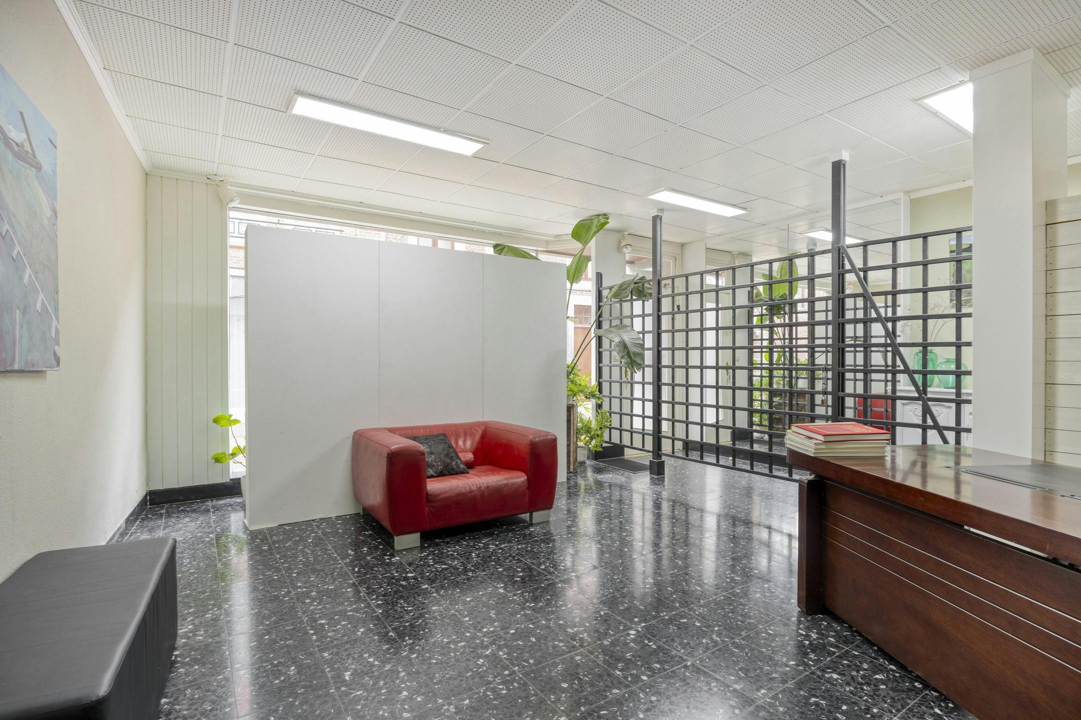 Uniek handelshuis met ruime garage in het hartje Borgloon foto 3