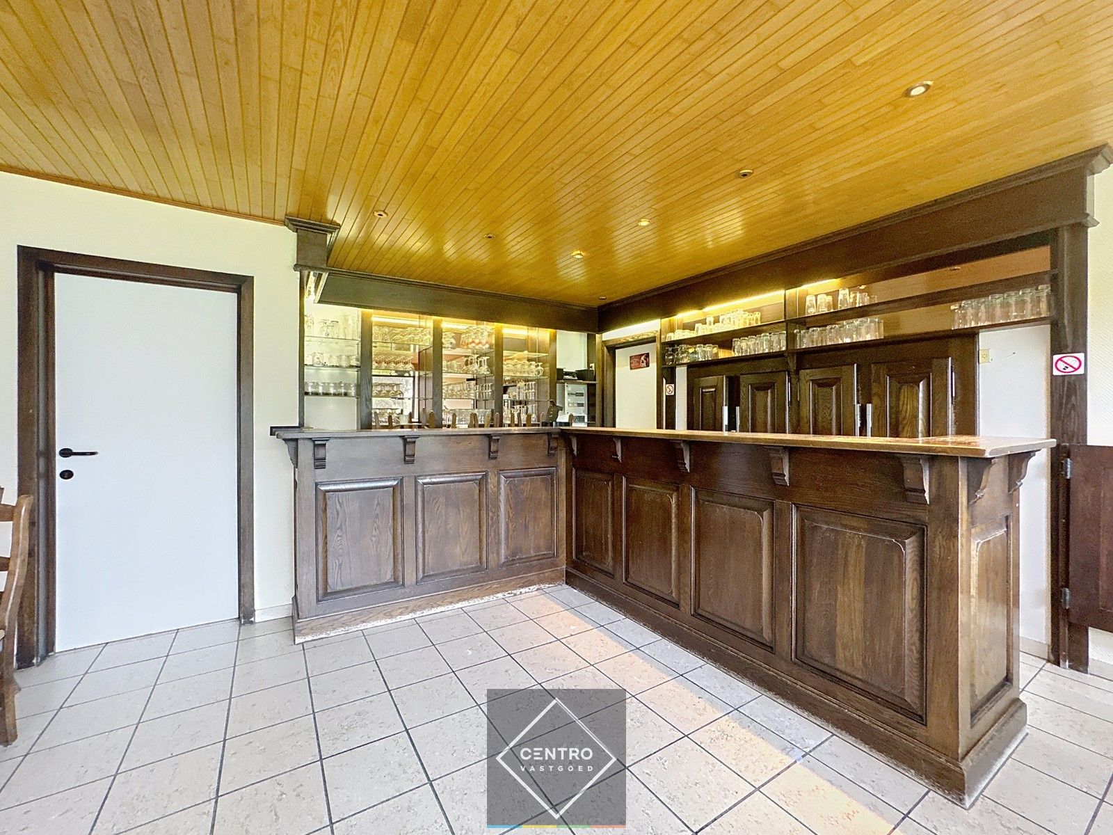 Verwarmd en geïsoleerd MAGAZIJN (250m²) met een te renoveren BUNGALOW (5 slpkms en garage) op AAA-locatie (op 1 km van afrit E40)! foto 10