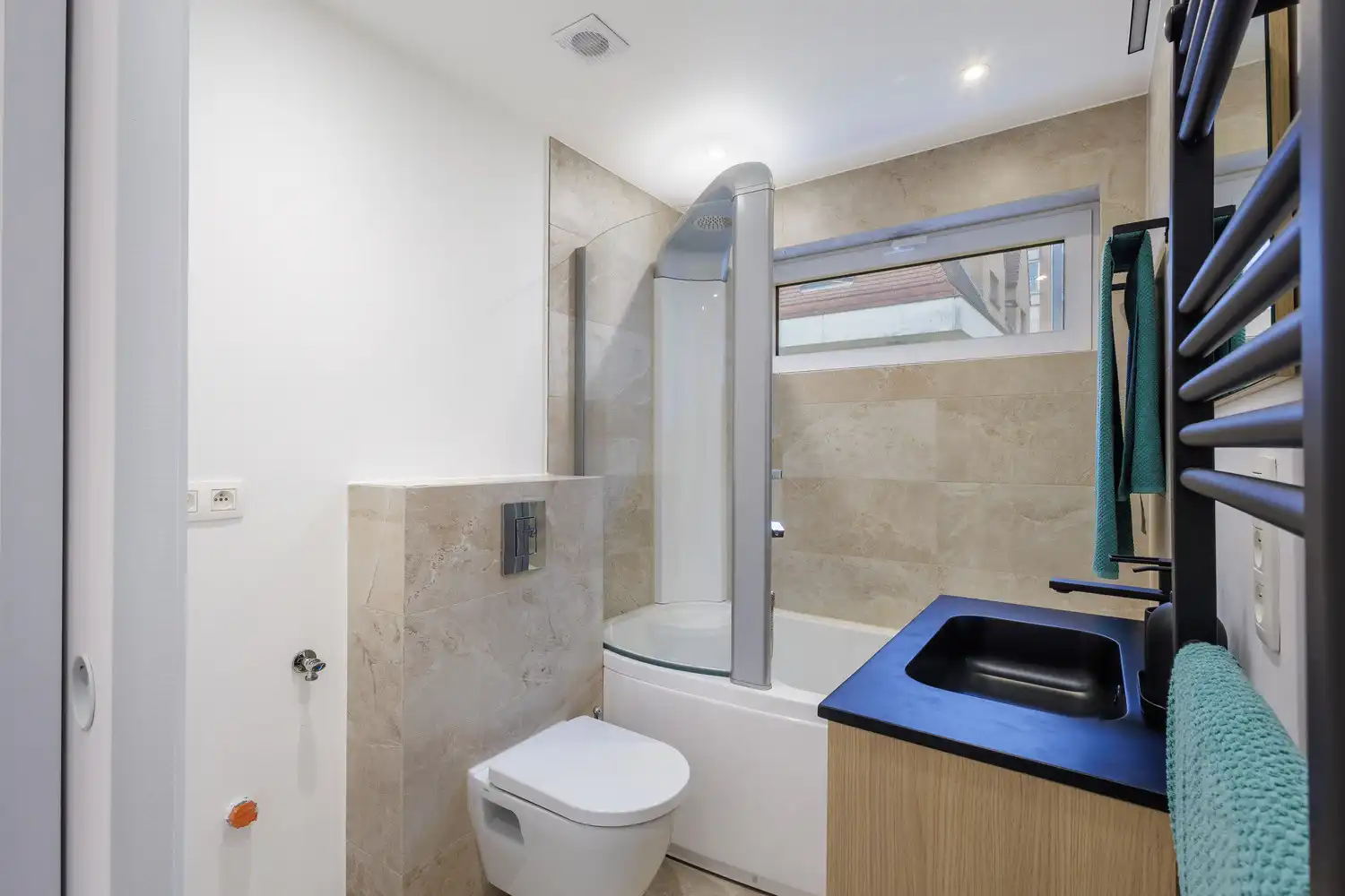 Volledig gerenoveerd lichtrijk appartement in rustig gelgen villa residentie te Duinbergen foto 13